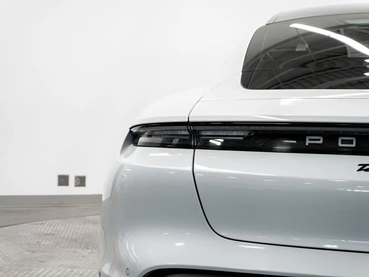 Porsche Taycan снимка Porsche Taycan
