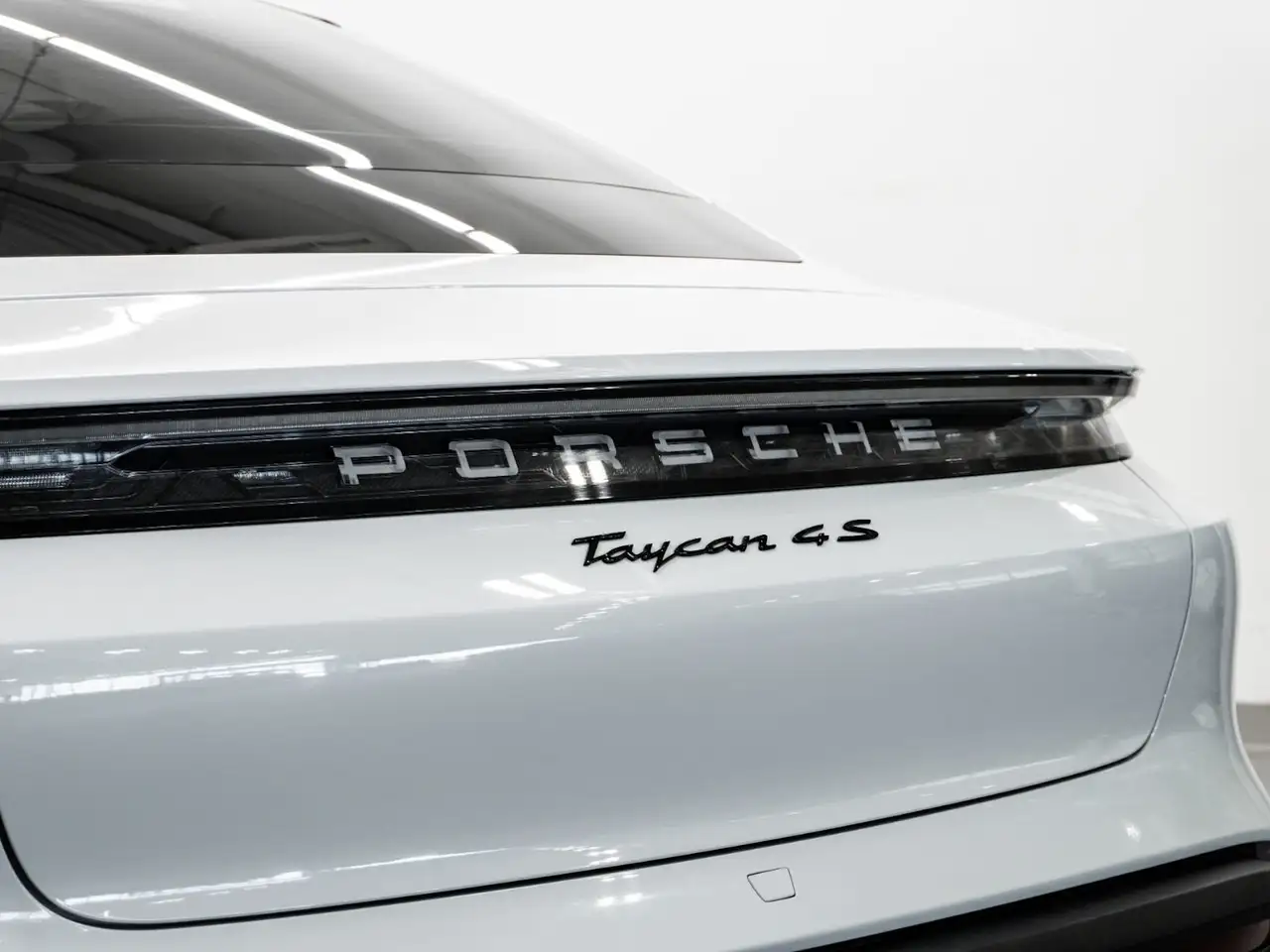Porsche Taycan снимка Porsche Taycan