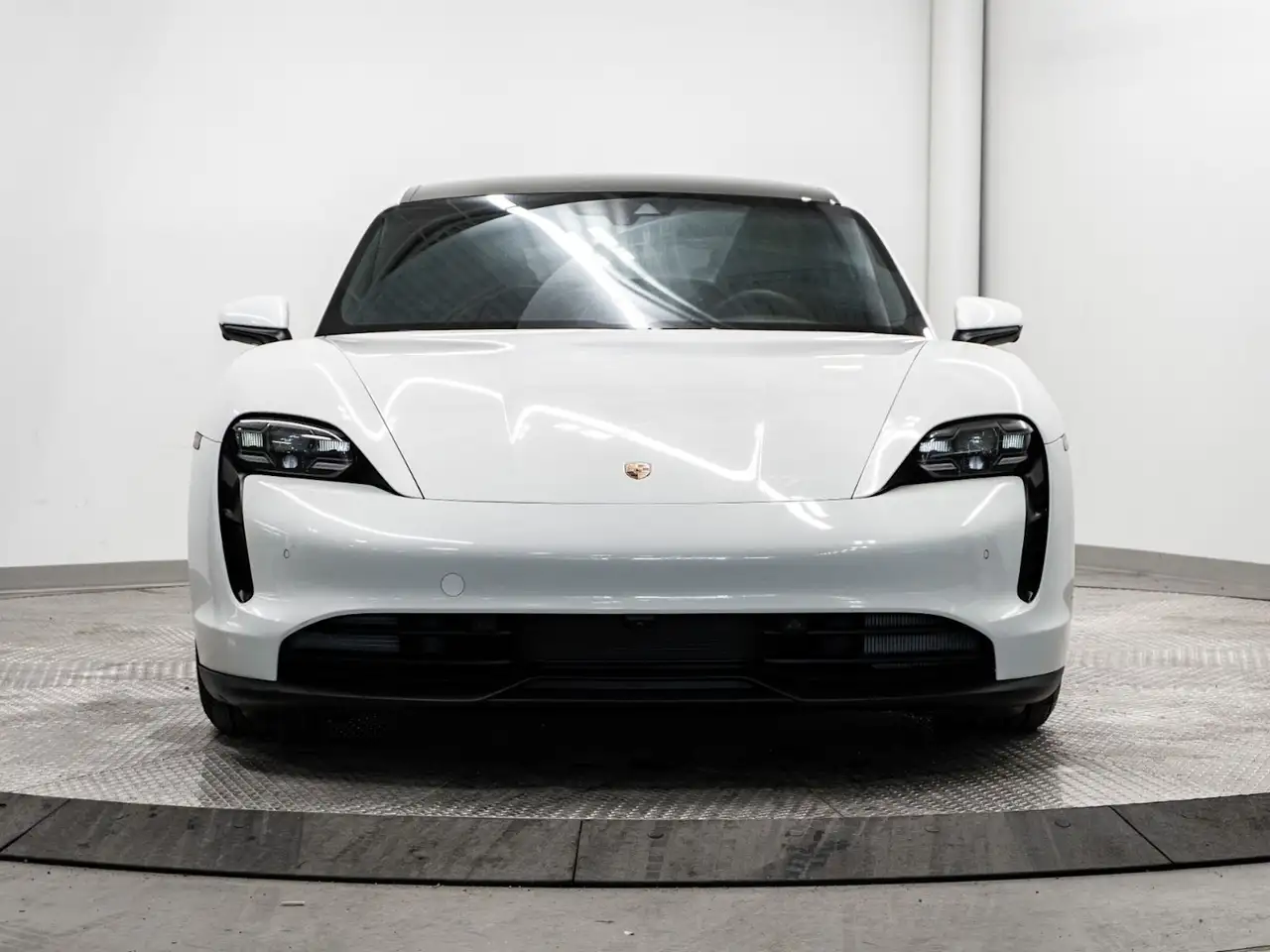 Porsche Taycan снимка Porsche Taycan