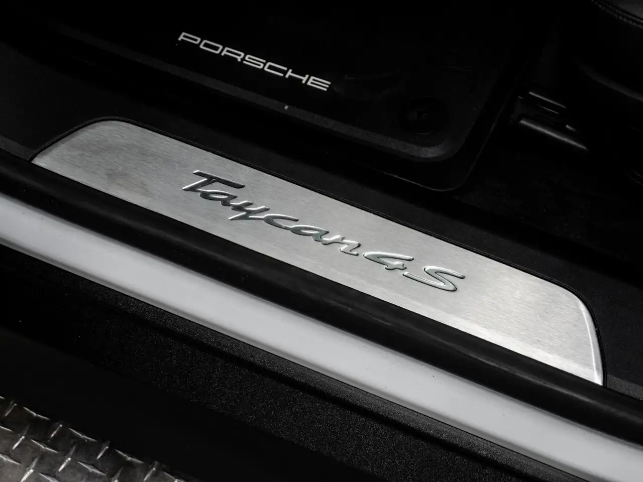 Porsche Taycan снимка Porsche Taycan