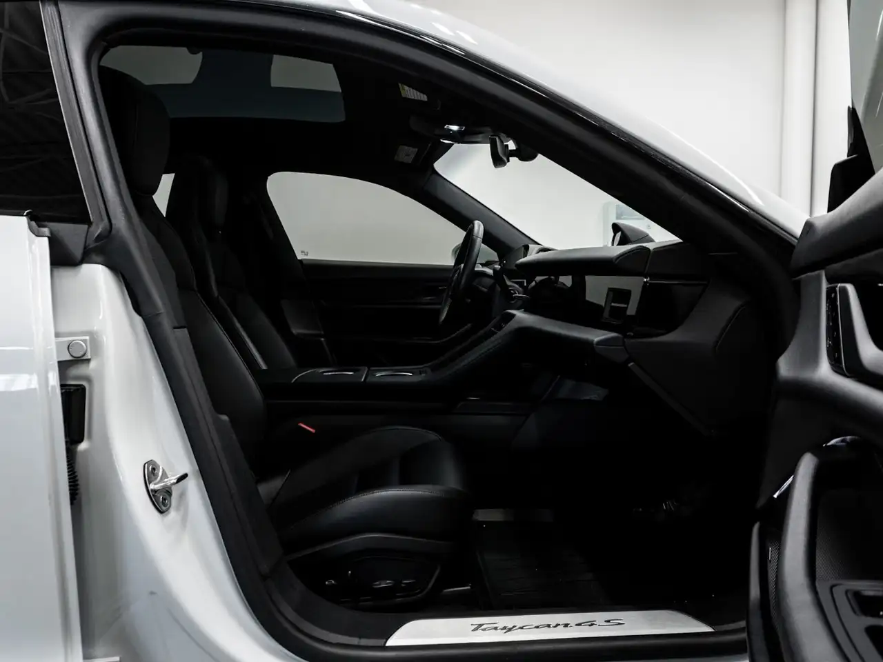Porsche Taycan снимка Porsche Taycan