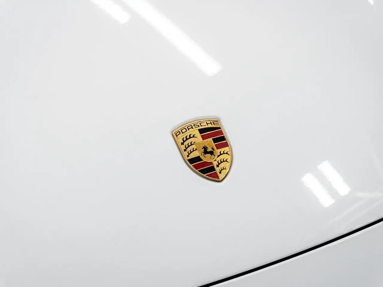 Porsche Taycan снимка Porsche Taycan