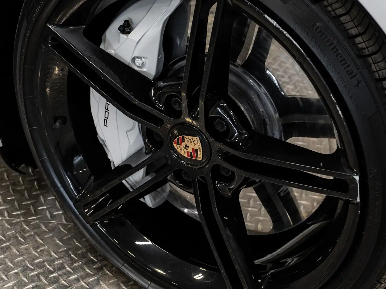 Porsche Taycan снимка Porsche Taycan