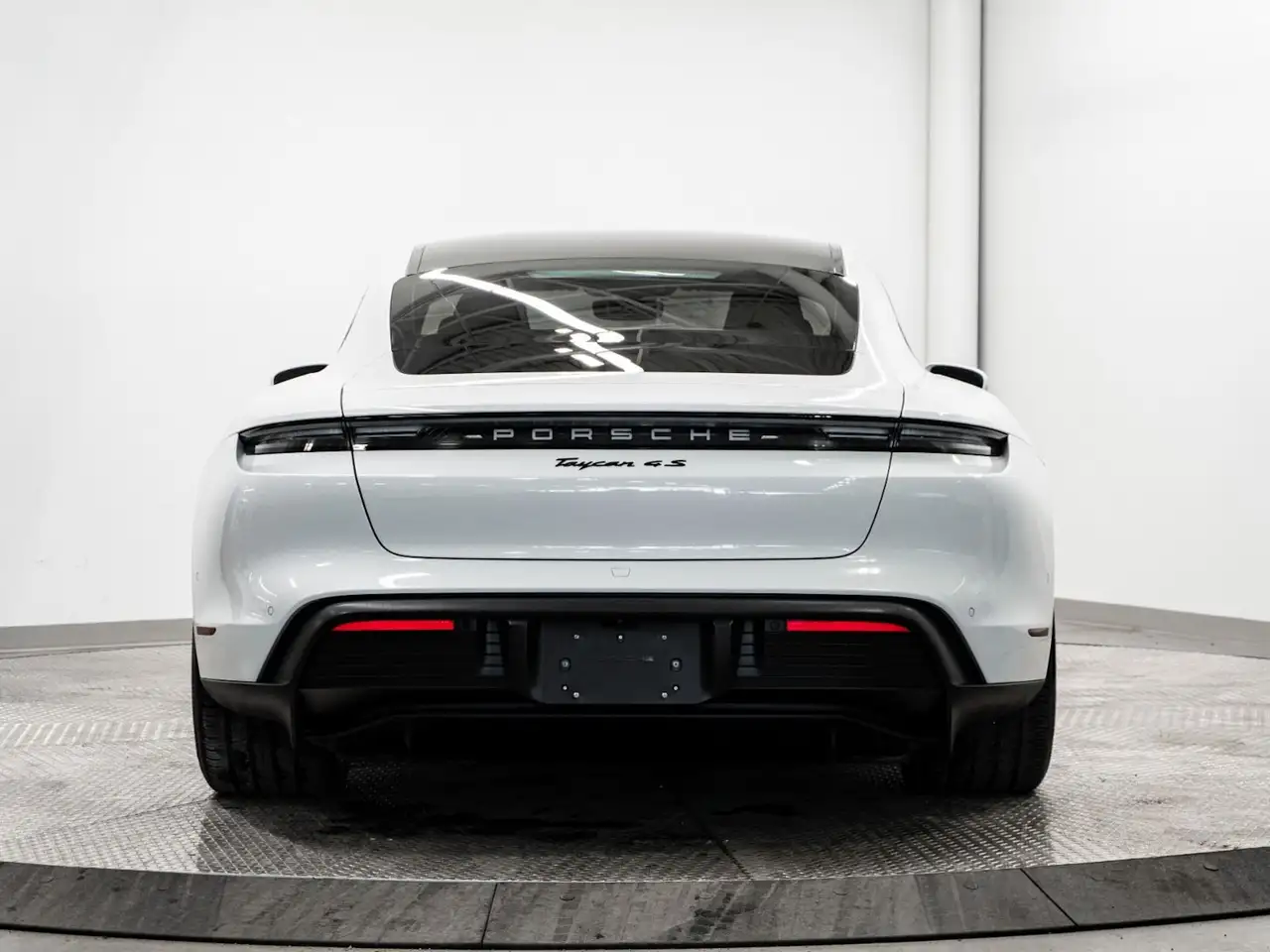 Porsche Taycan снимка Porsche Taycan
