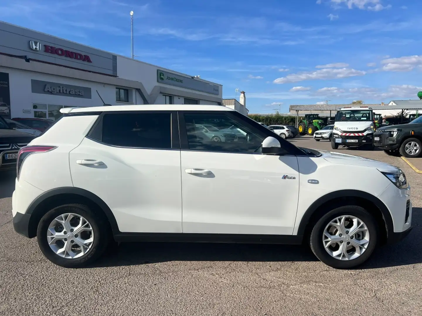SsangYong Tivoli G12 Urban Plus 4x2 Blanco - 1