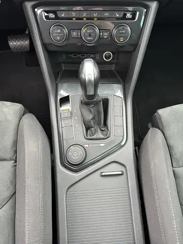 Volkswagen Tiguan view 14
