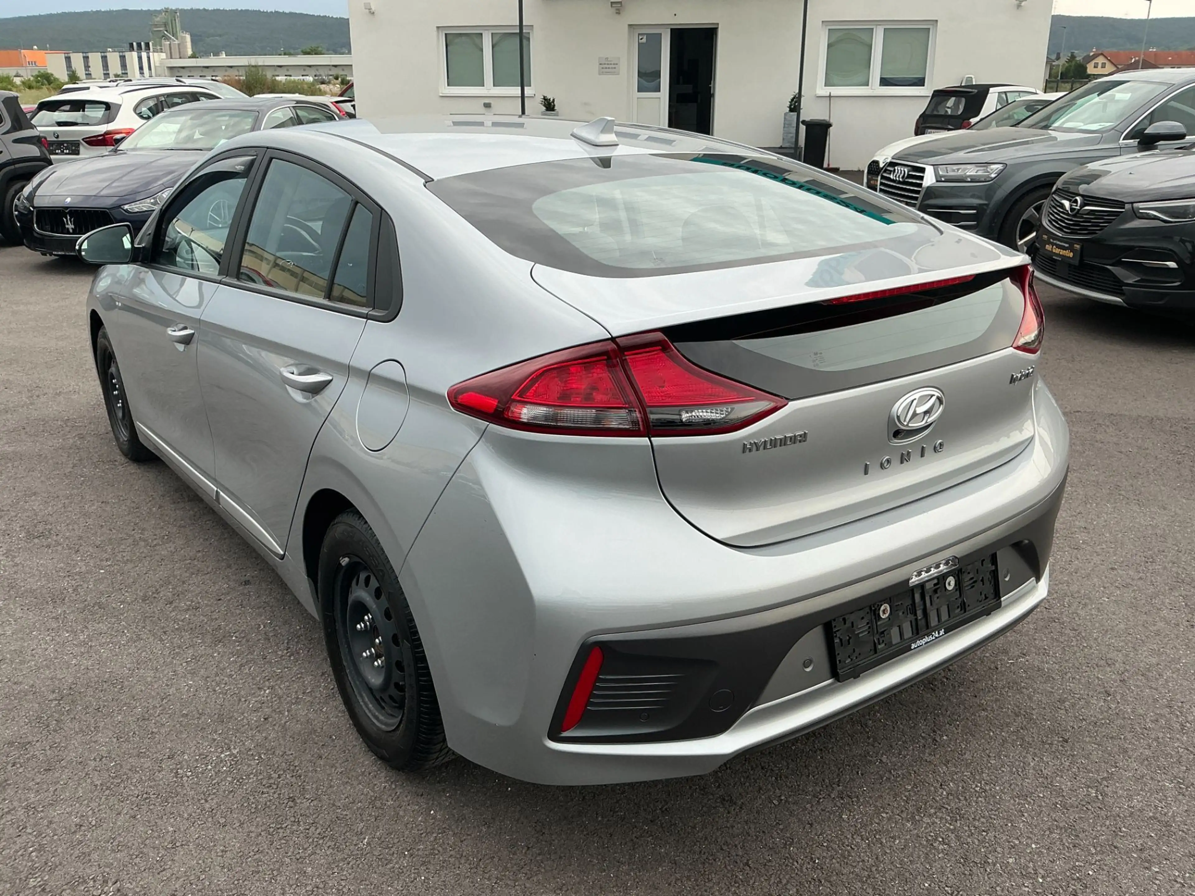 Hyundai IONIQ 1,6 GDi Hybrid Level 3 DCT Aut. — photo 6