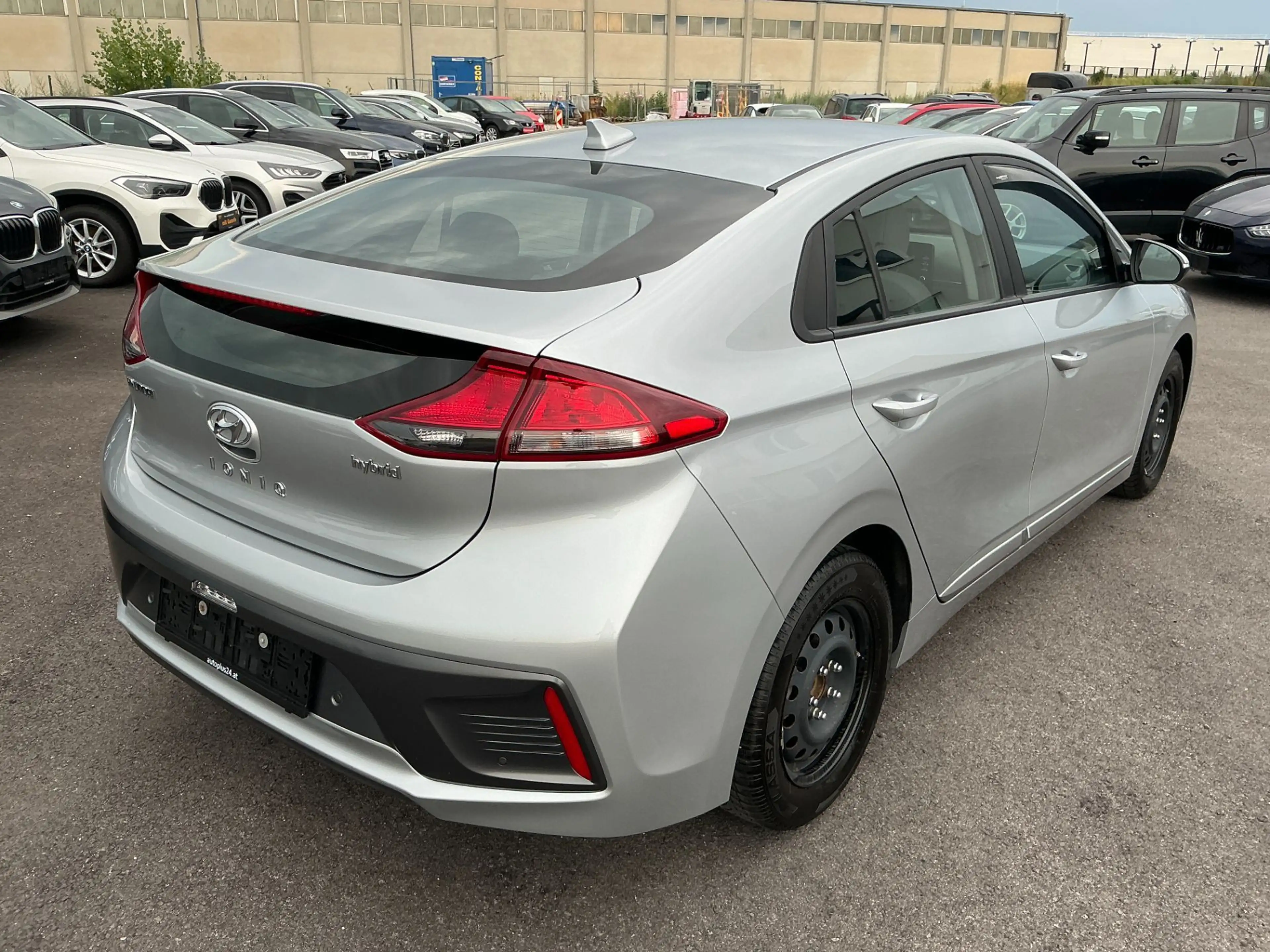 Hyundai IONIQ 1,6 GDi Hybrid Level 3 DCT Aut. — photo 4