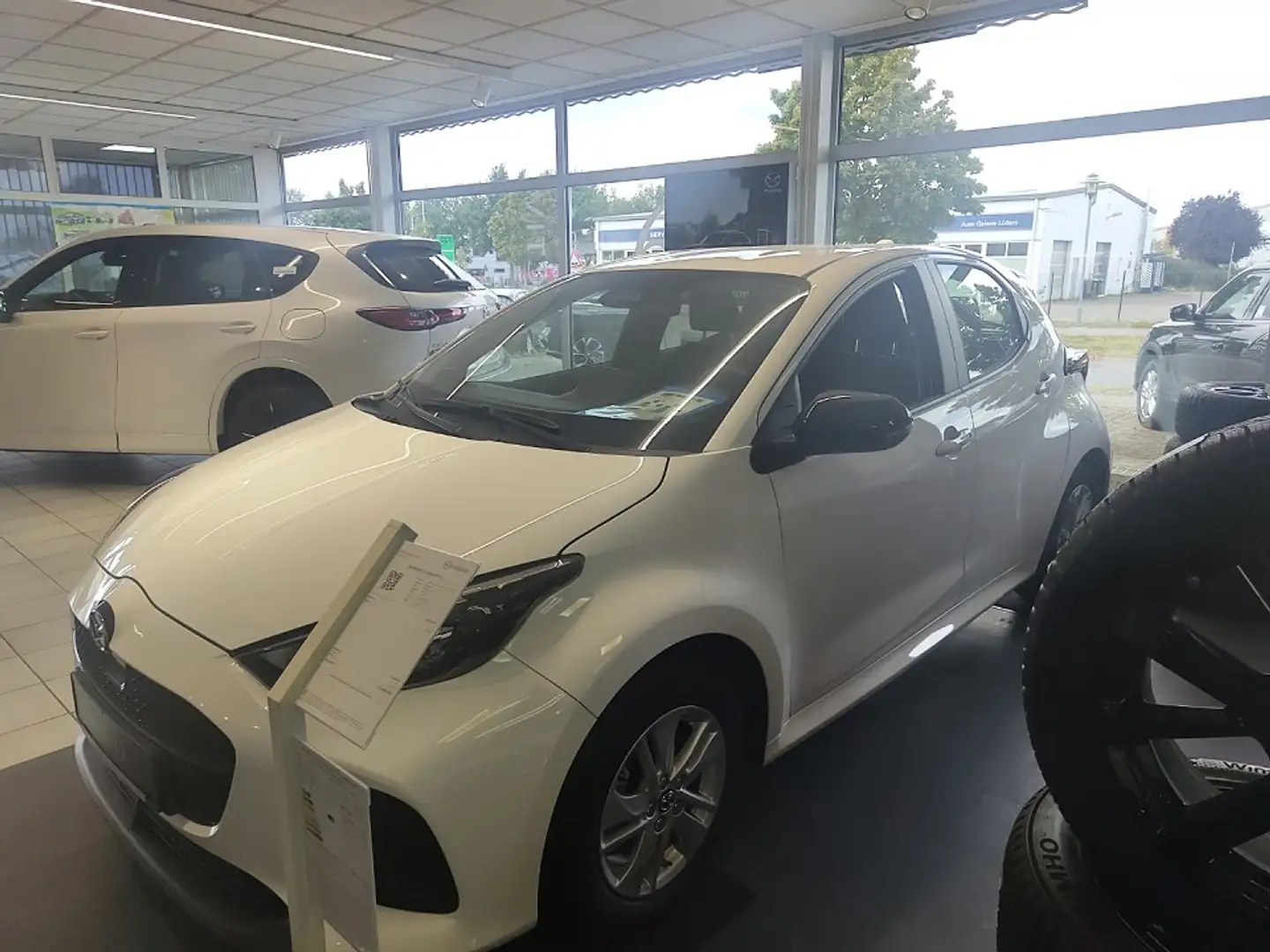 Mazda 2 Hybrid 2024 5HB 1.5L VVT-i 116 PS e-CVT FWD CENTRE Wit - 2