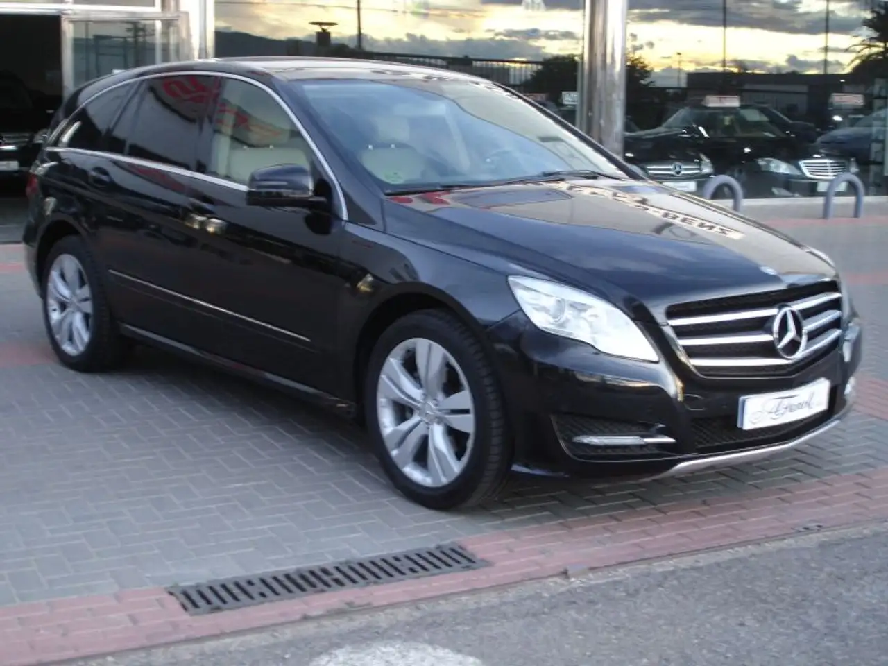 Mercedes-Benz R 320