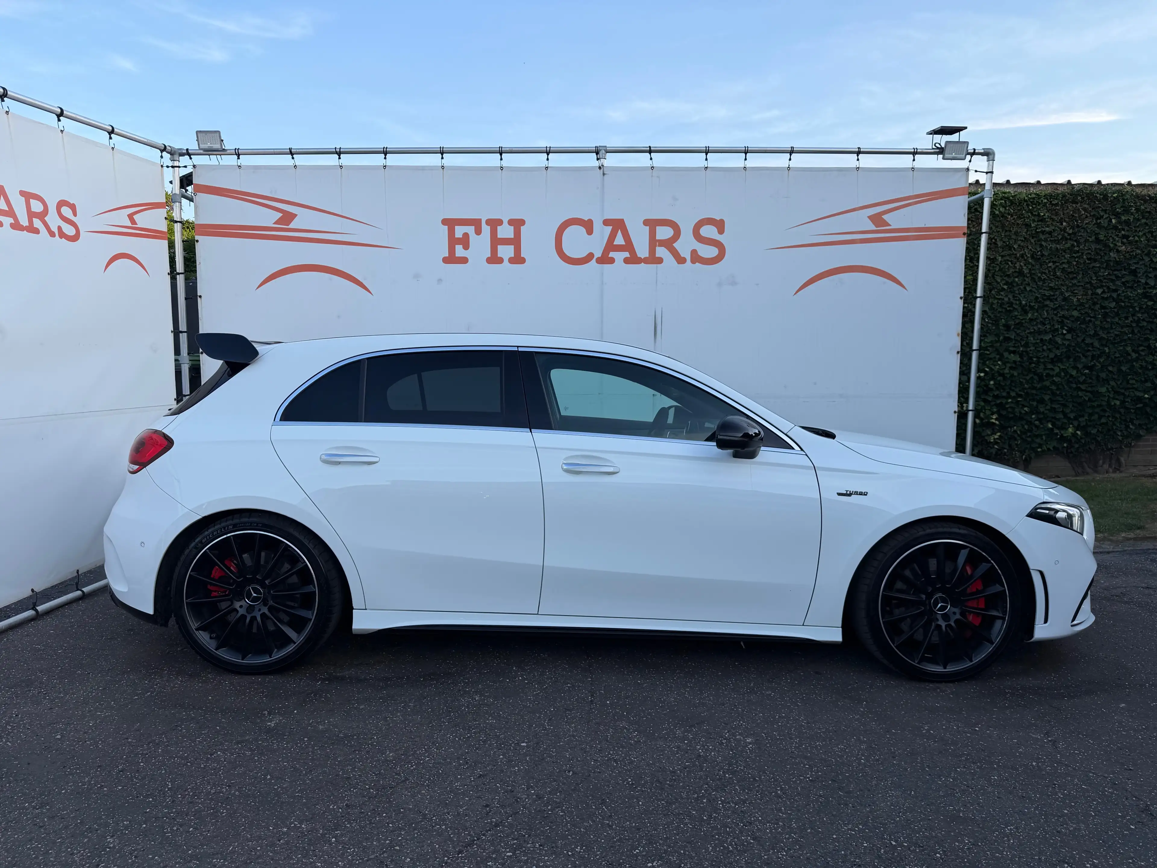Mercedes-Benz A 35 AMG 4- MATIC *AMG BUCKET SEATS*360° CAMERA*ALCANTARA*FULL FULL OPTION* — photo 3