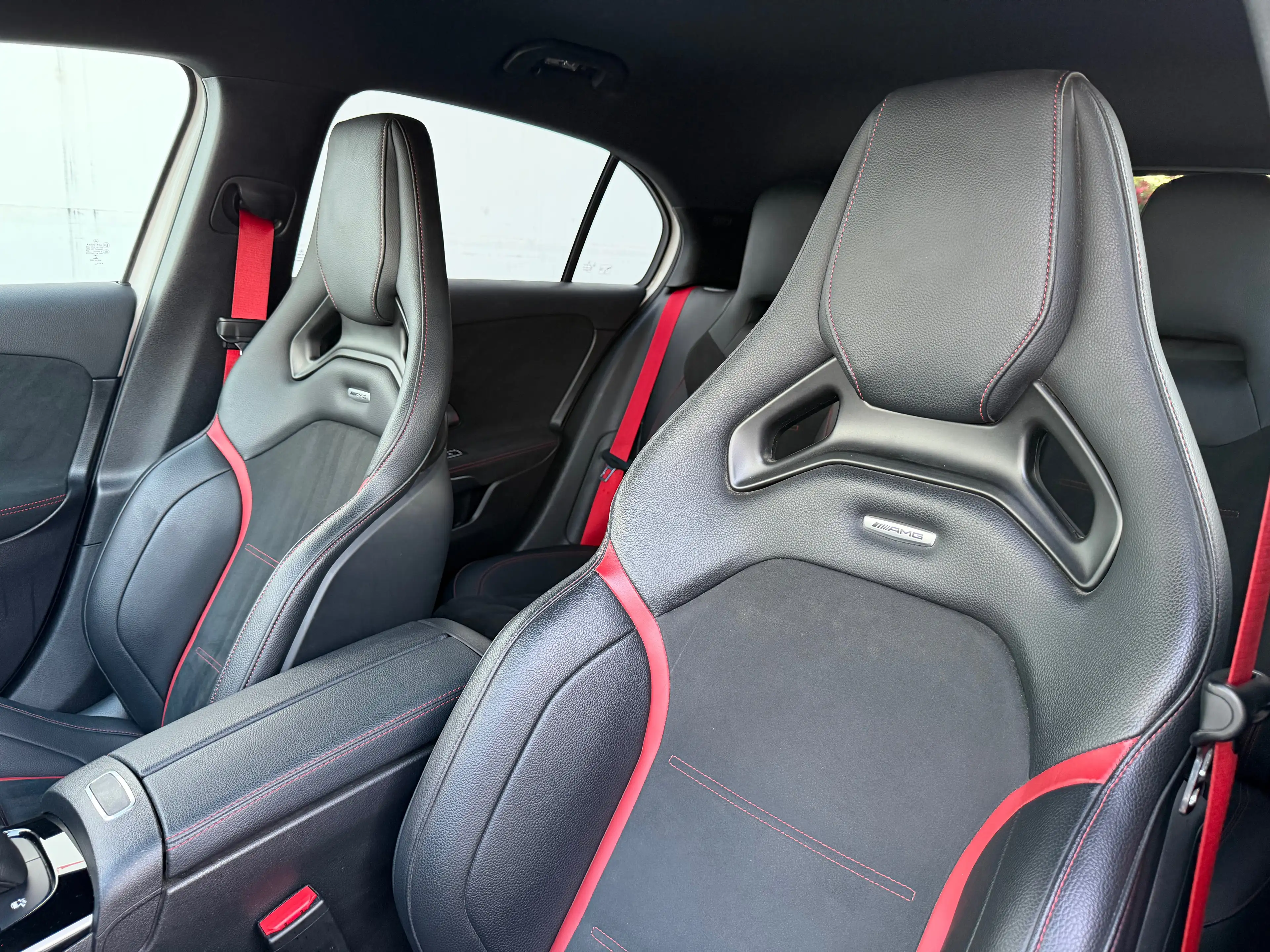 Mercedes-Benz A 35 AMG 4- MATIC *AMG BUCKET SEATS*360° CAMERA*ALCANTARA*FULL FULL OPTION* — photo 12