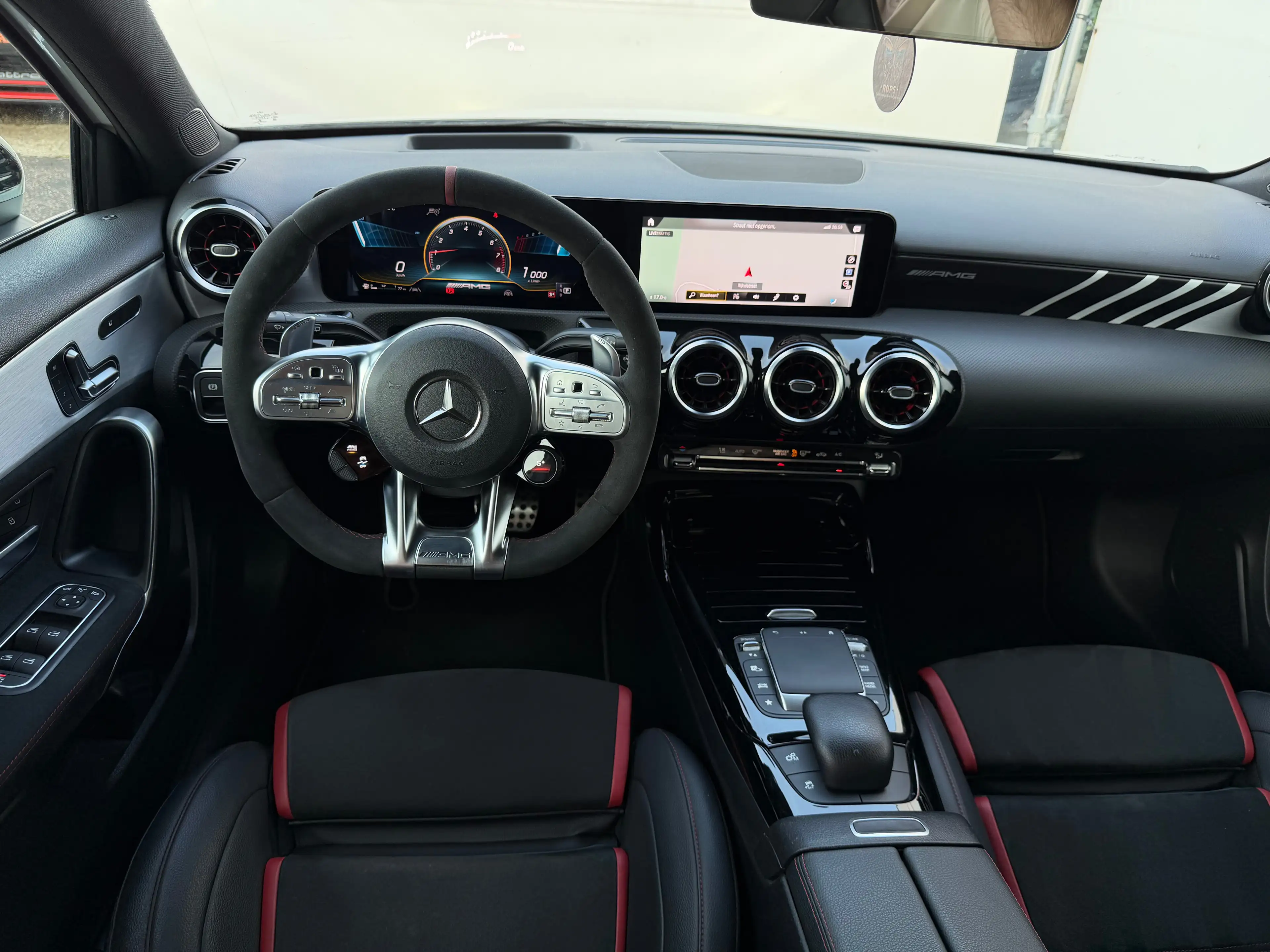 Mercedes-Benz A 35 AMG 4- MATIC *AMG BUCKET SEATS*360° CAMERA*ALCANTARA*FULL FULL OPTION* — photo 10