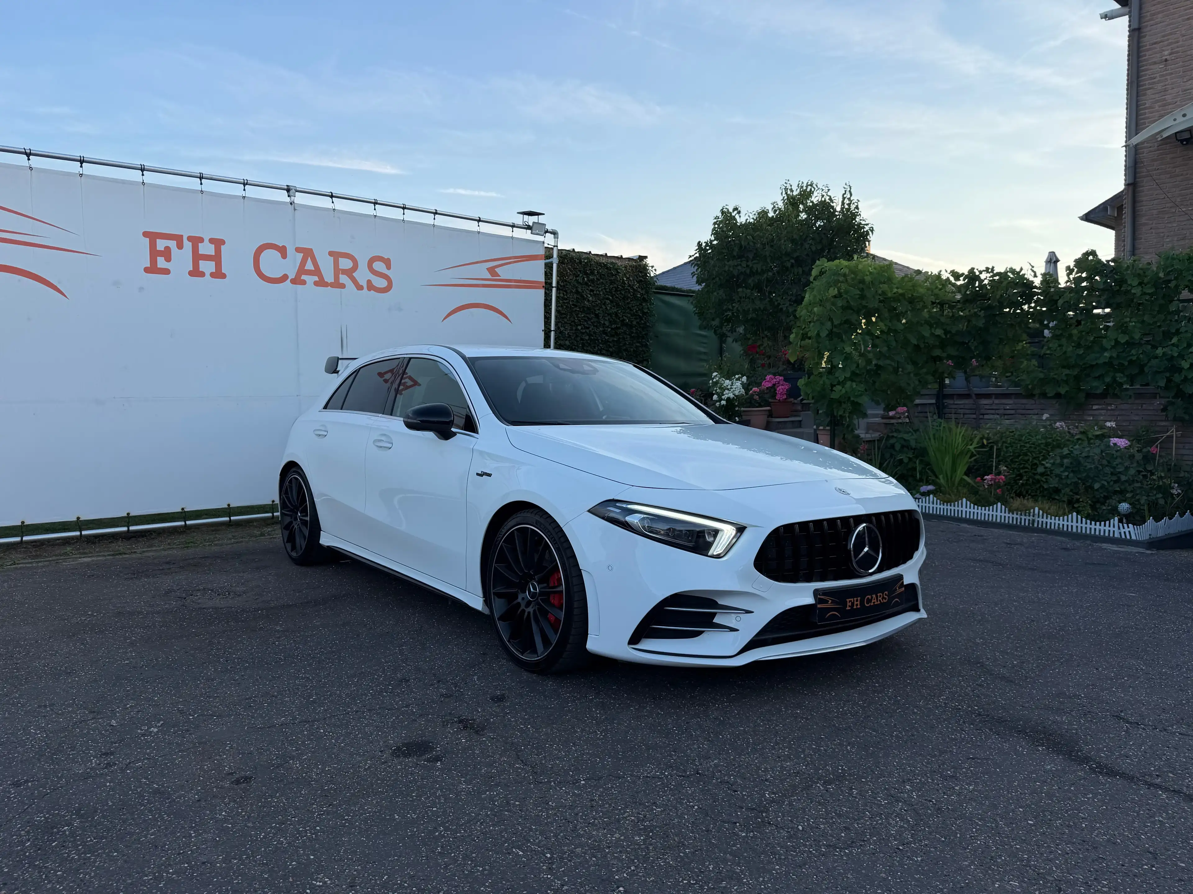Mercedes-Benz A 35 AMG 4- MATIC *AMG BUCKET SEATS*360° CAMERA*ALCANTARA*FULL FULL OPTION* — photo 2
