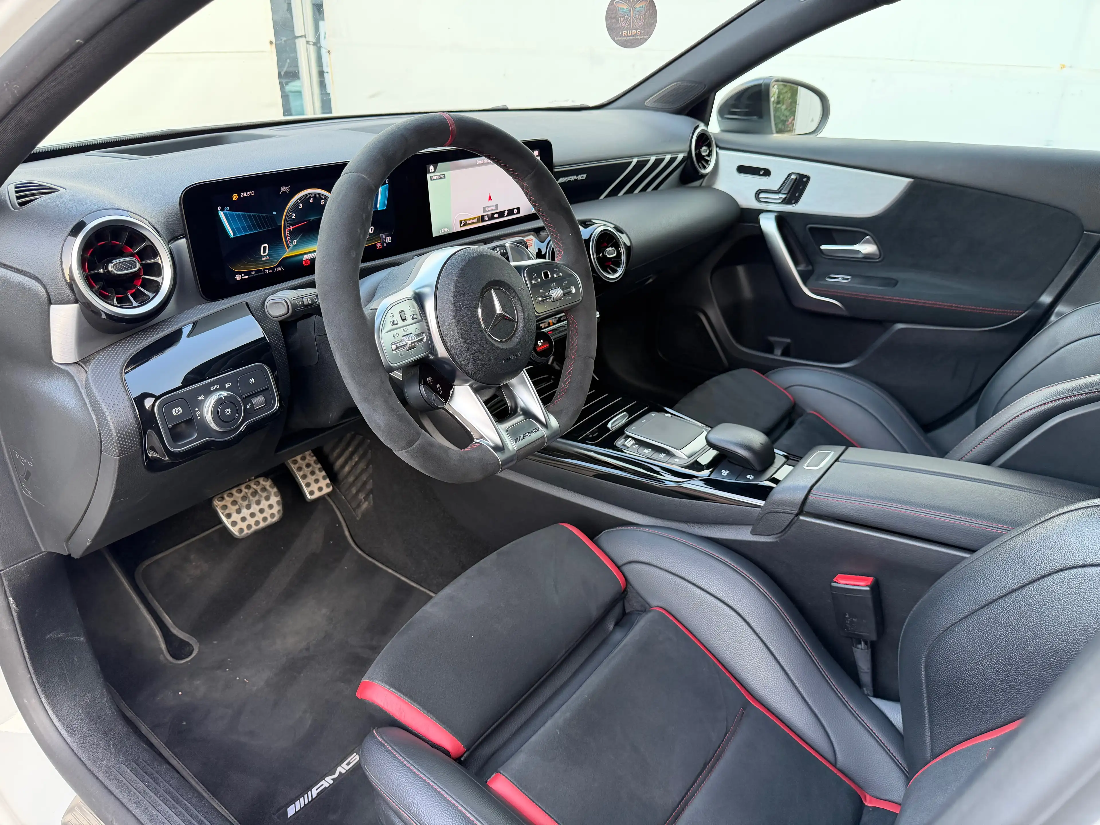 Mercedes-Benz A 35 AMG 4- MATIC *AMG BUCKET SEATS*360° CAMERA*ALCANTARA*FULL FULL OPTION* — photo 14
