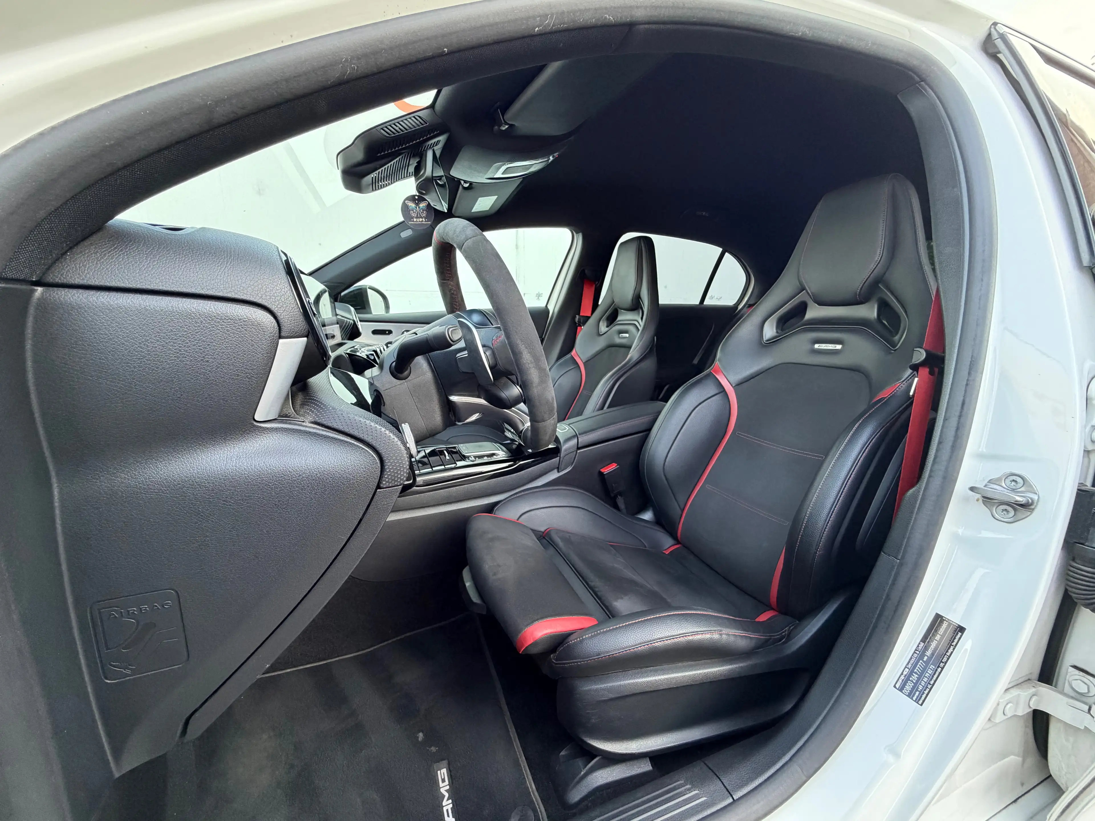 Mercedes-Benz A 35 AMG 4- MATIC *AMG BUCKET SEATS*360° CAMERA*ALCANTARA*FULL FULL OPTION* — photo 11