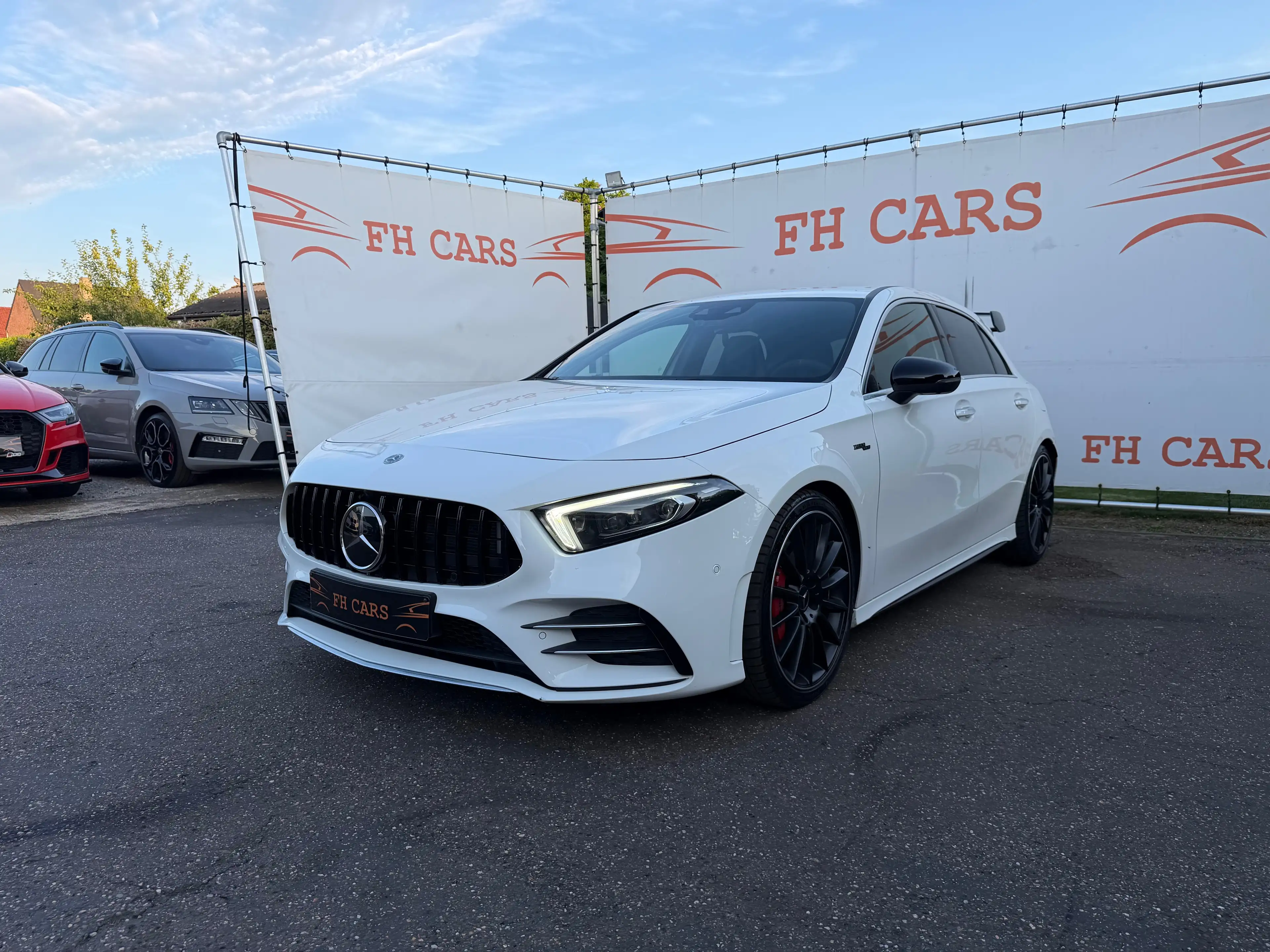 Mercedes-Benz A 35 AMG 4- MATIC *AMG BUCKET SEATS*360° CAMERA*ALCANTARA*FULL FULL OPTION* — photo 4