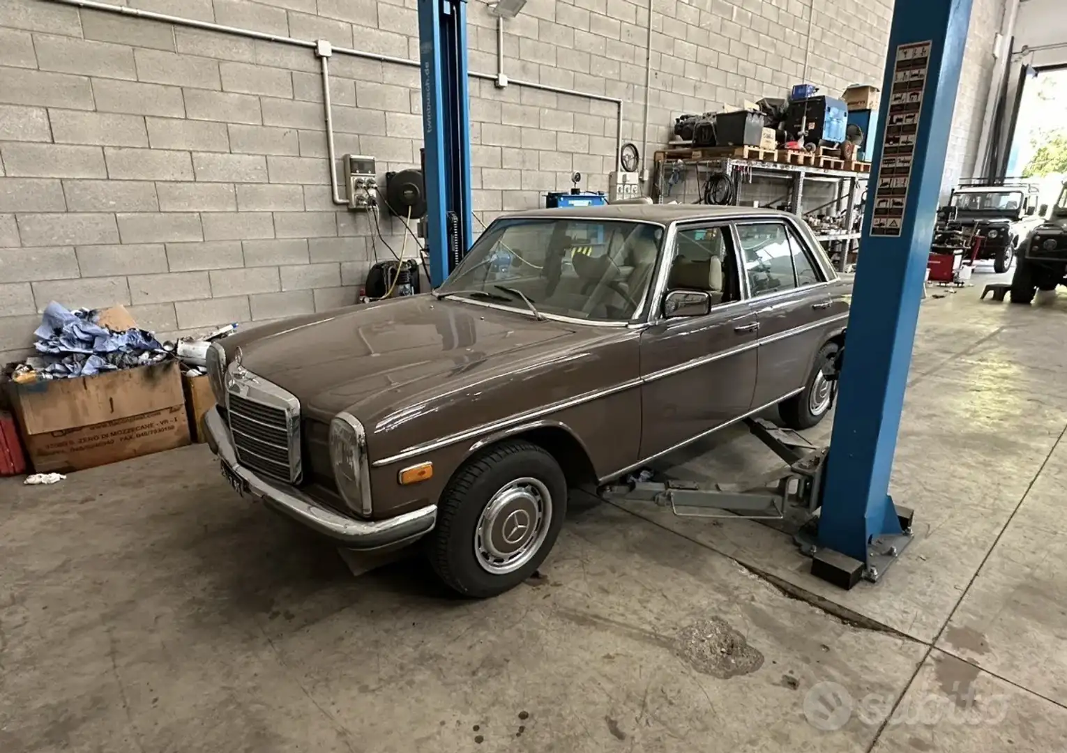 Mercedes-Benz 200 Mercedes Benz 200D/8 Daimler - 1