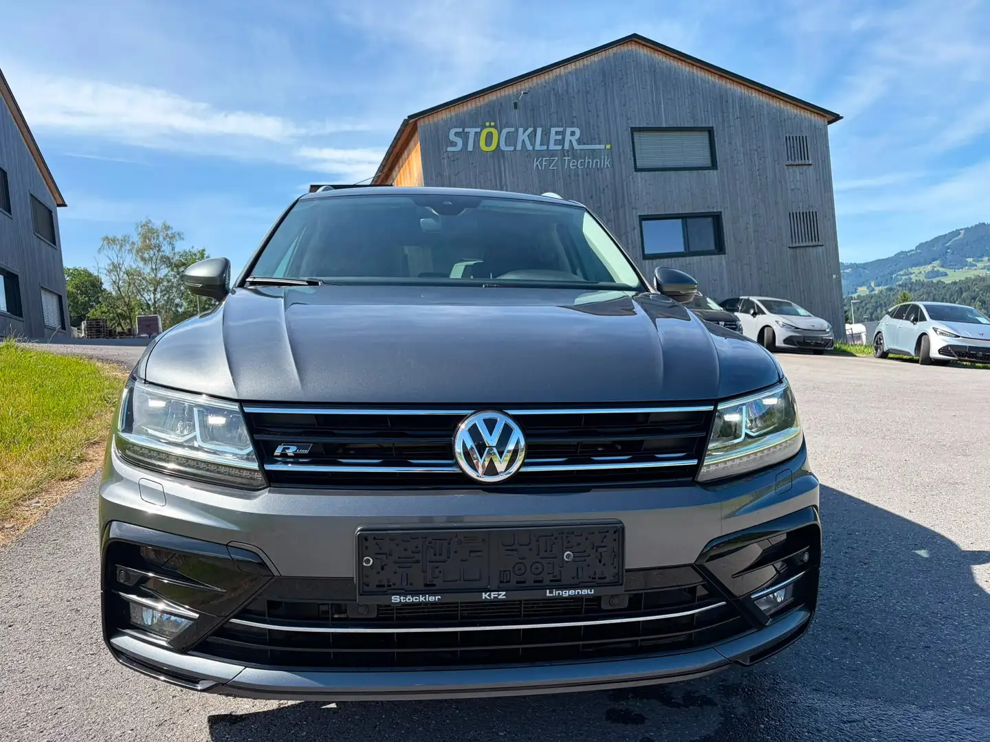Volkswagen Tiguan Highline BMT/Start-Stopp 4Motion Grau - 2