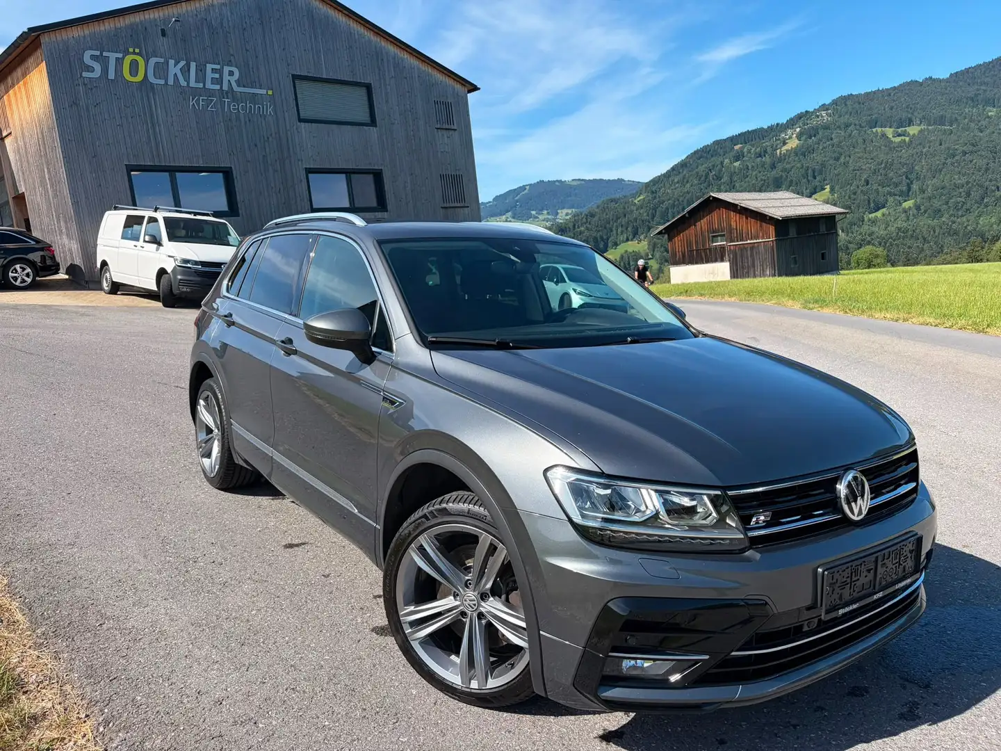Volkswagen Tiguan Highline BMT/Start-Stopp 4Motion Grau - 1