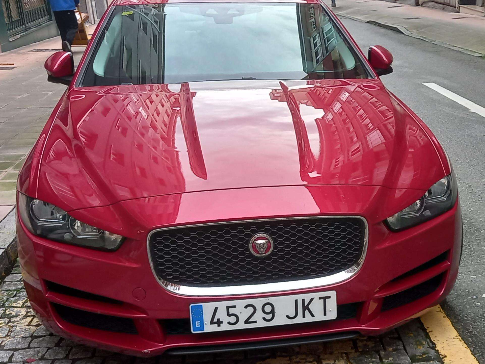 Jaguar XE XE 2.0 Diesel Prestige AWD Aut. 180 Prestige - foto 1