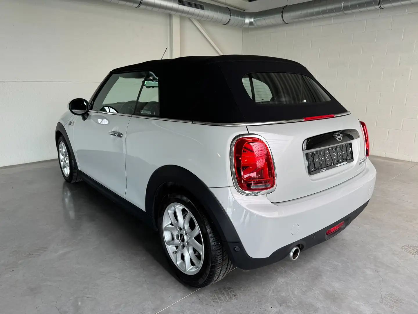 MINI Cooper Cabrio Cabriolet 1.5 automaat - LED - LEDER- Navi - Zilver - 2