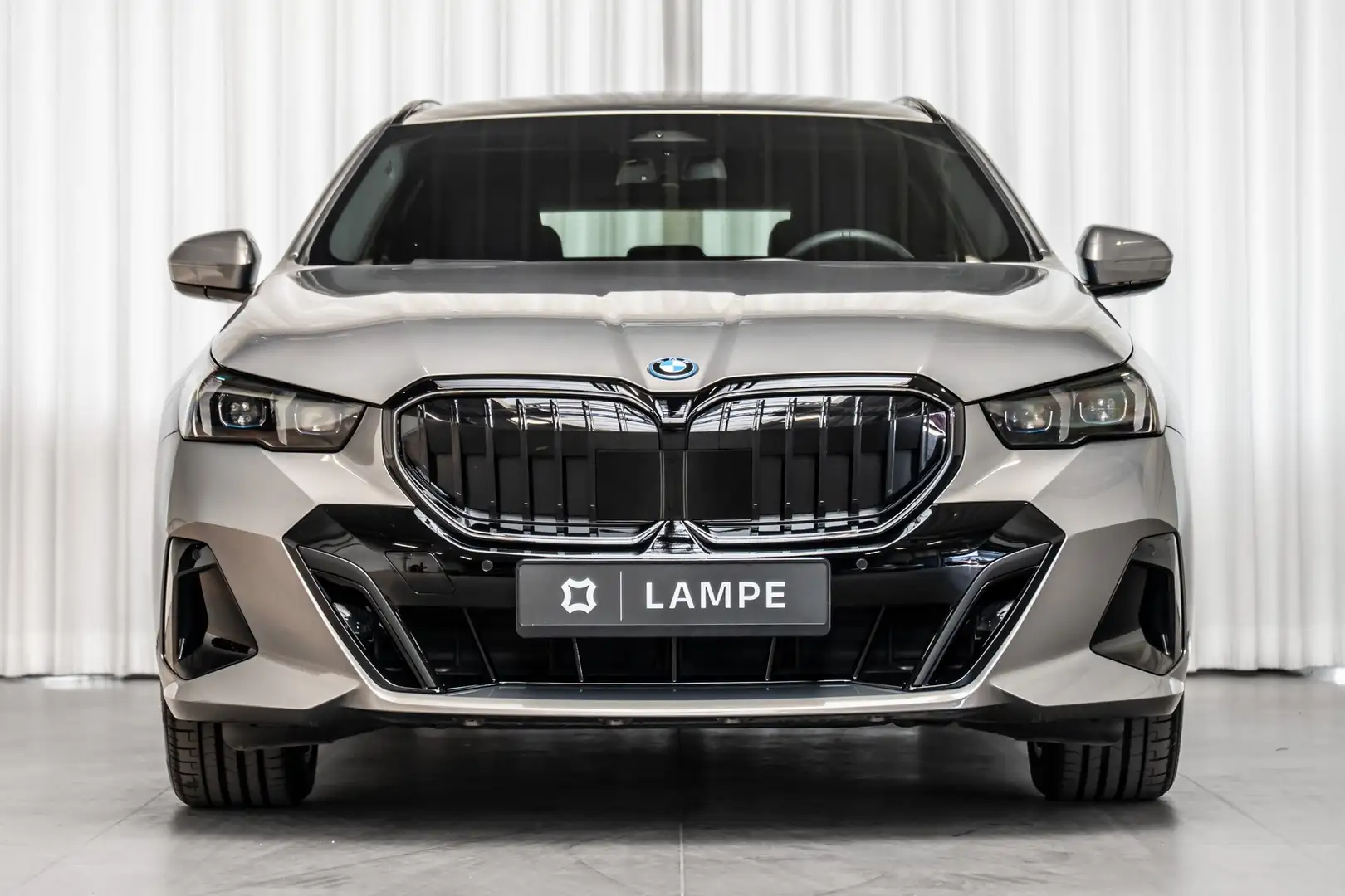 BMW 530 e Touring Hybrid xDrive M Sport Trekhaak ACC LED Grijs - 2