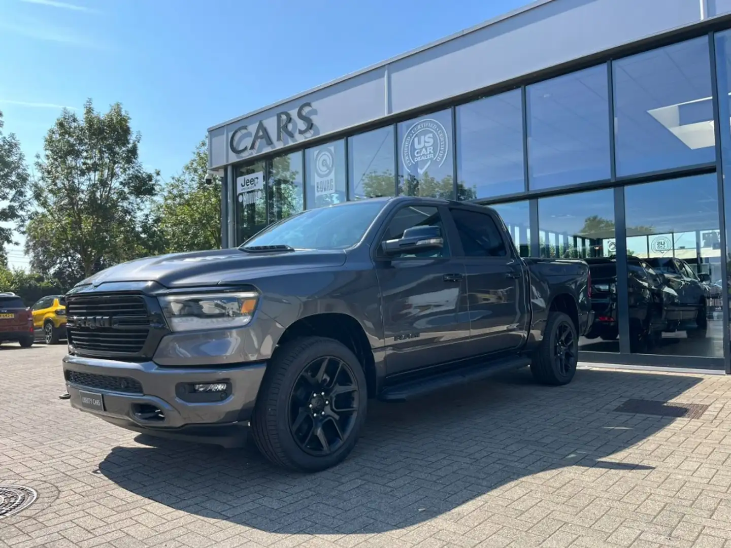 Dodge RAM NIEUW BPM VRIJ 5.7 Hemi 4x4 Laramie LUCHTVERING Grijs - 1