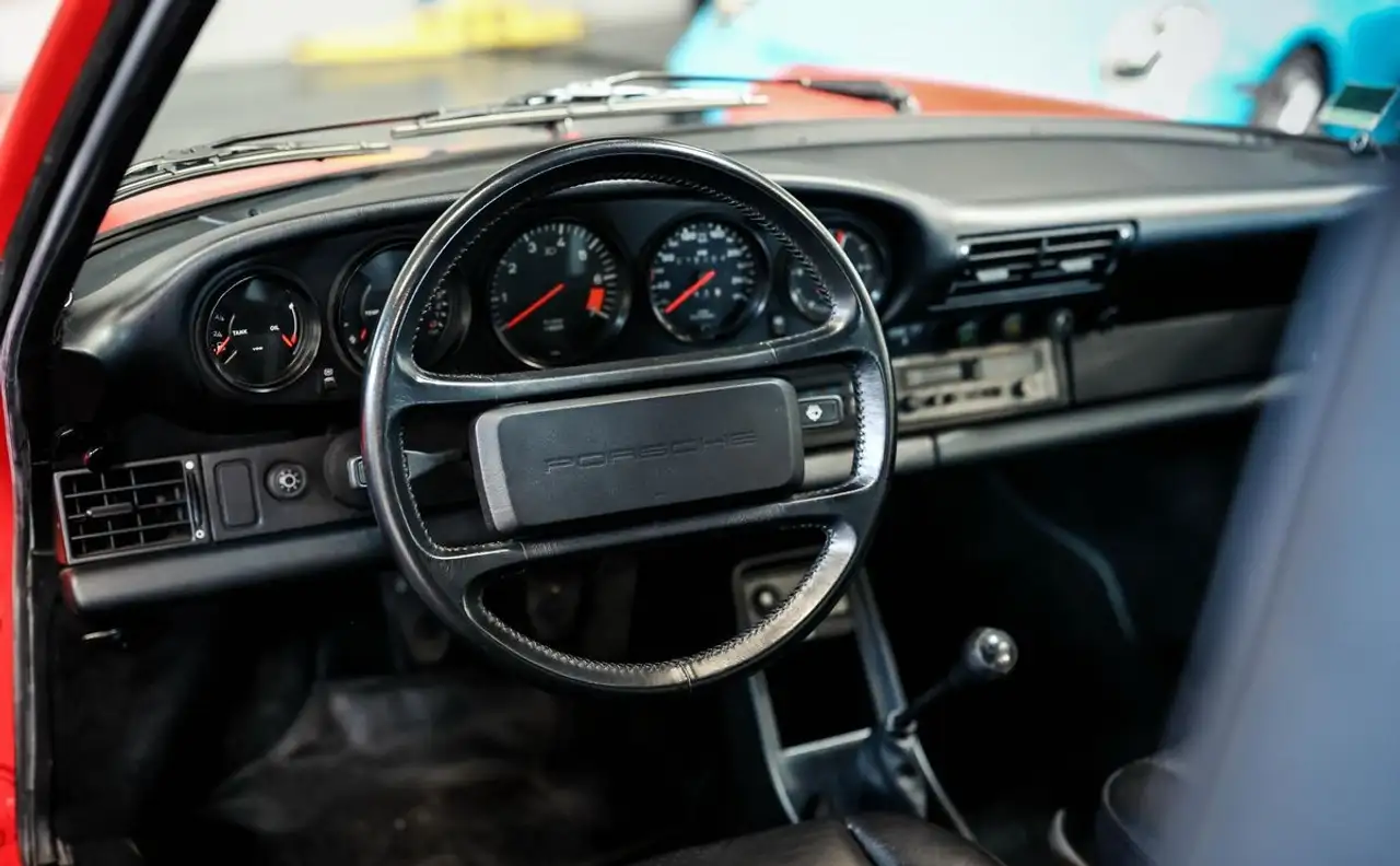 Porsche 911 3.2L G50 – 231 cv Boîte manuelle 17 000 km 1ère peinture 3ème main Française Rouge Indien Entretien à jour, foto 9