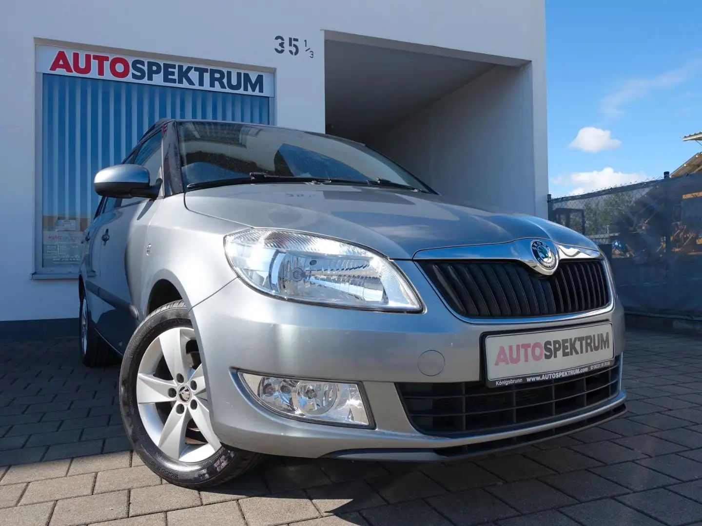 Skoda Fabia Combi Family AUS 1.HAND Gris - 1