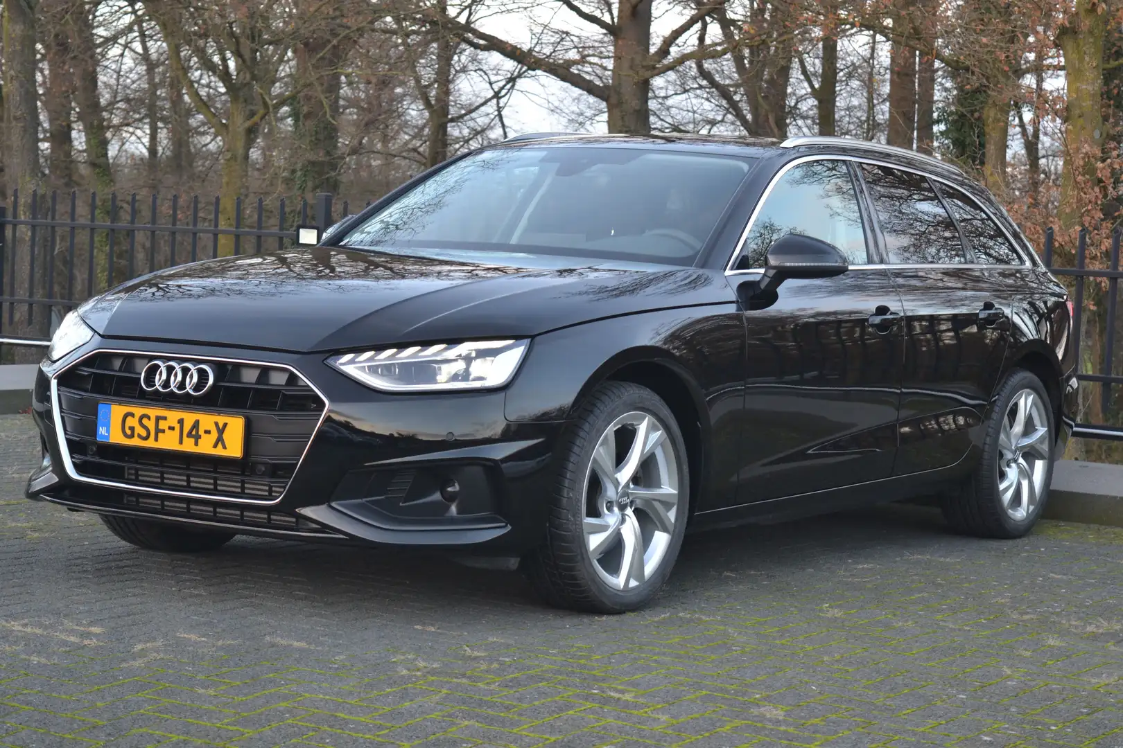 Audi A4 35 TFSi Avant Navi | LED | Leder | 17" wielen | PD Zwart - 1