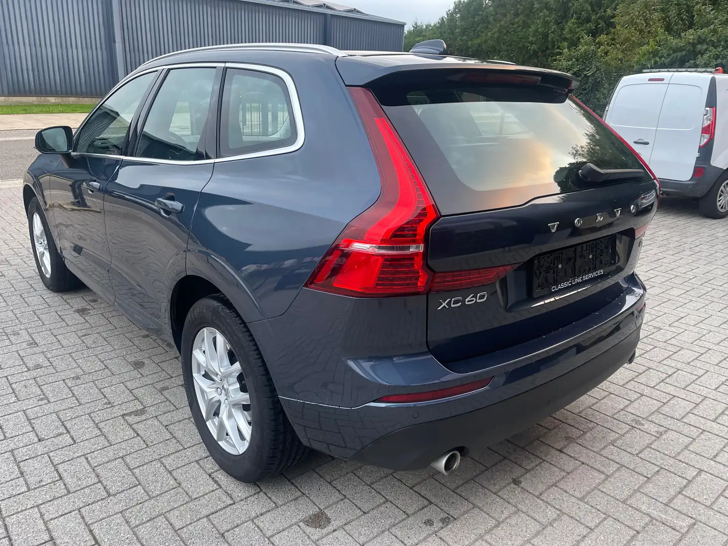 Volvo XC60 2.0 D4 Momentum Pro Geartronic AdBlue Blau - 2