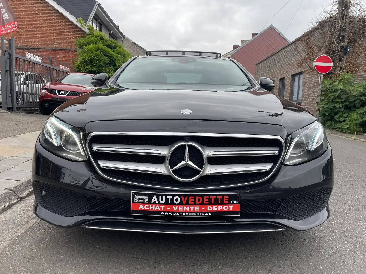 Mercedes-Benz E 220 D 193CH JA. AMG TOIT PANO FULL GAR.1AN - 2