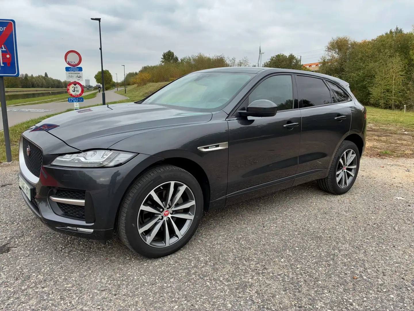 Jaguar F-Pace 2.0 T 30t AWD R-Sport 40564 km Grigio - 1