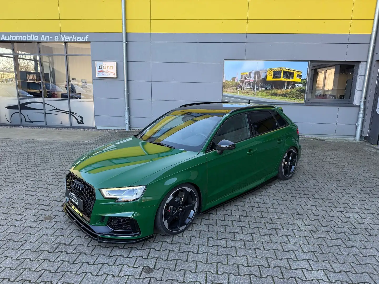 Audi RS3 Sportback 2.5 TFSI quattro /PANO/LED/KAMERA* Grün - 1
