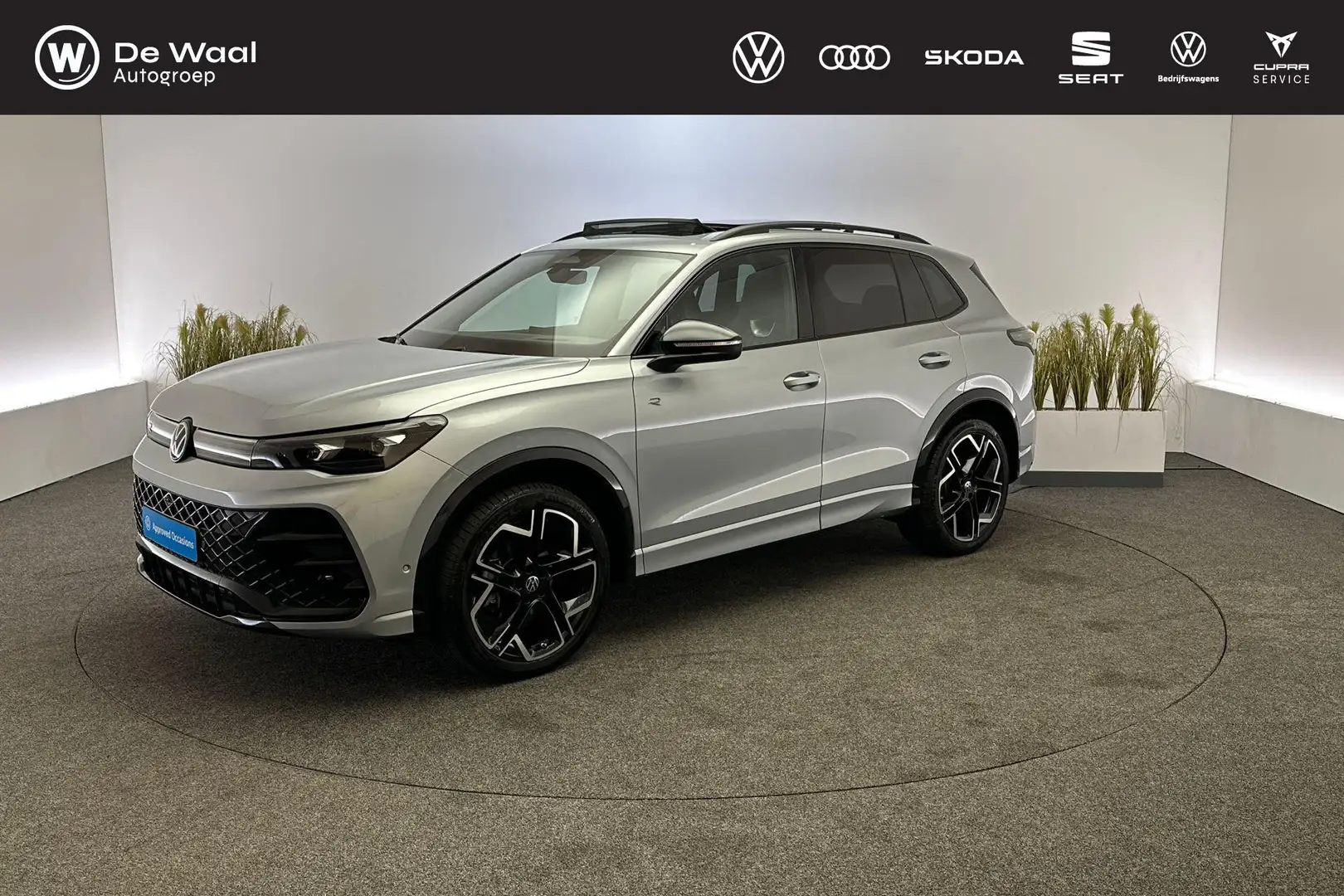 Volkswagen Tiguan 1.5 eTSI 150pk DSG R-Line Business | Black Style, Zilver - 1