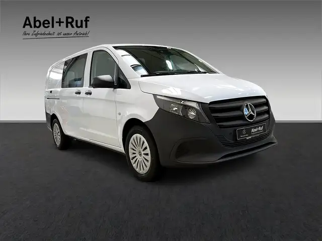 Mercedes-Benz Vito view 3