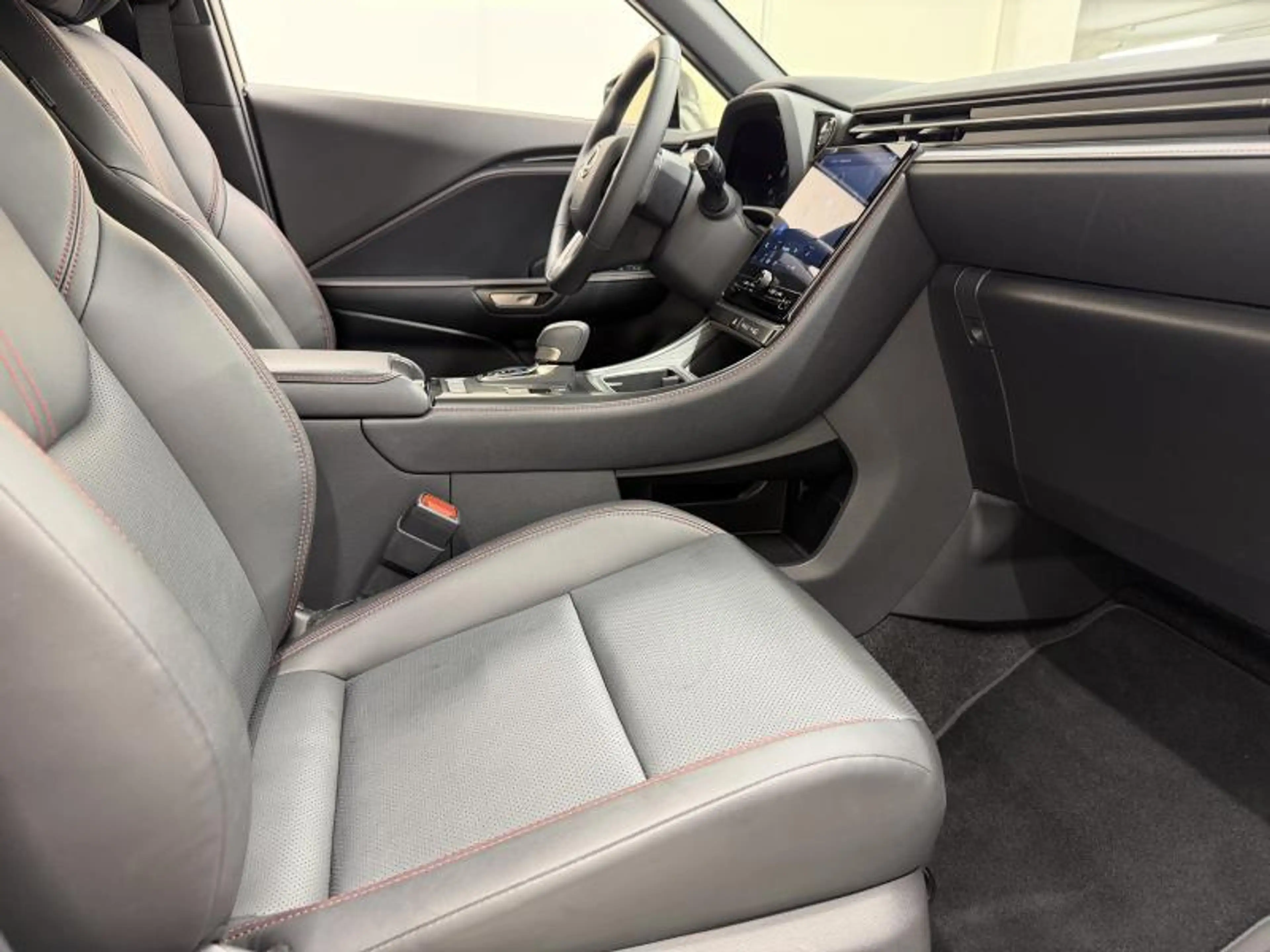 Lexus LBX Emotion — photo 8