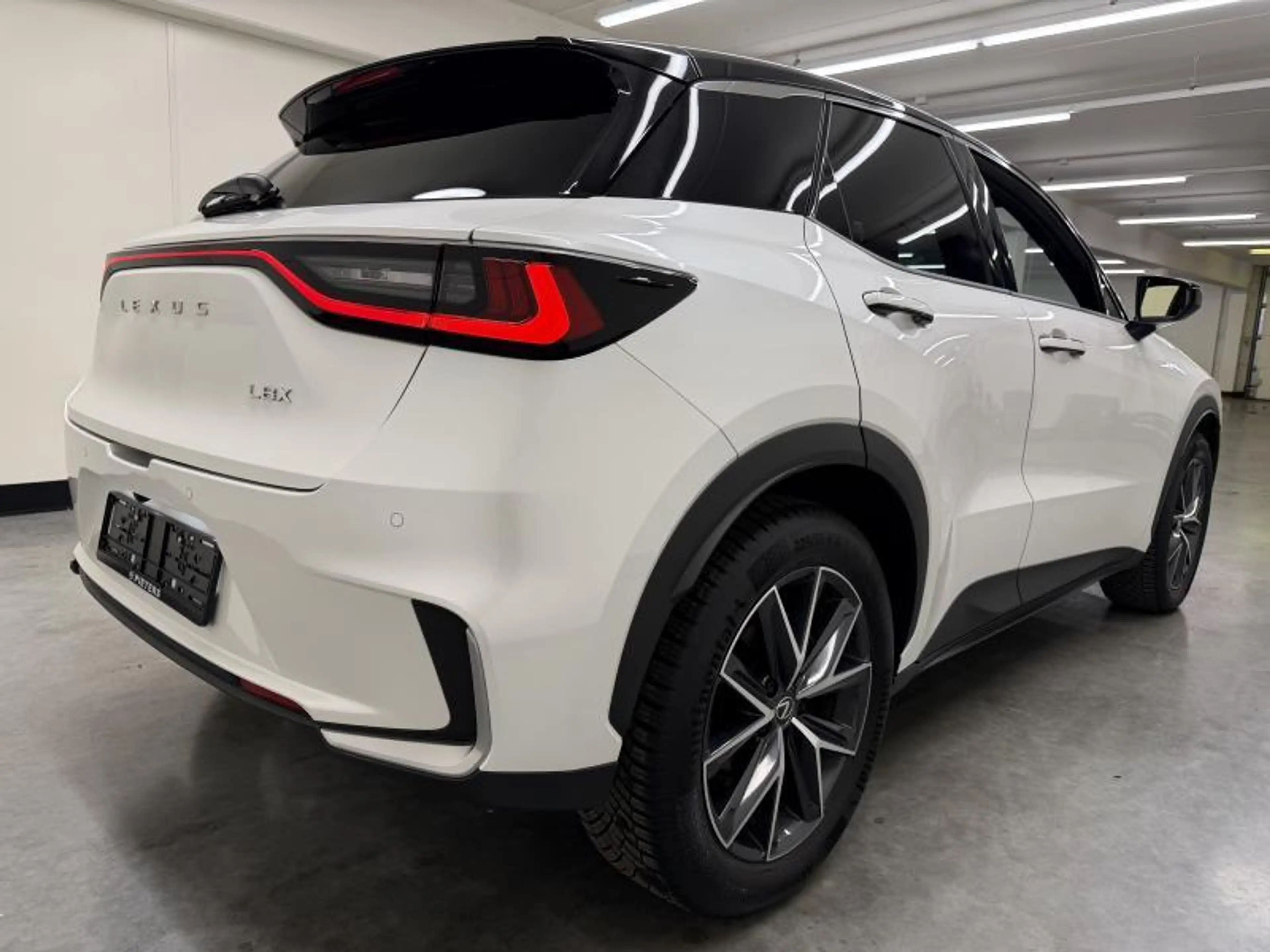 Lexus LBX Emotion — photo 4