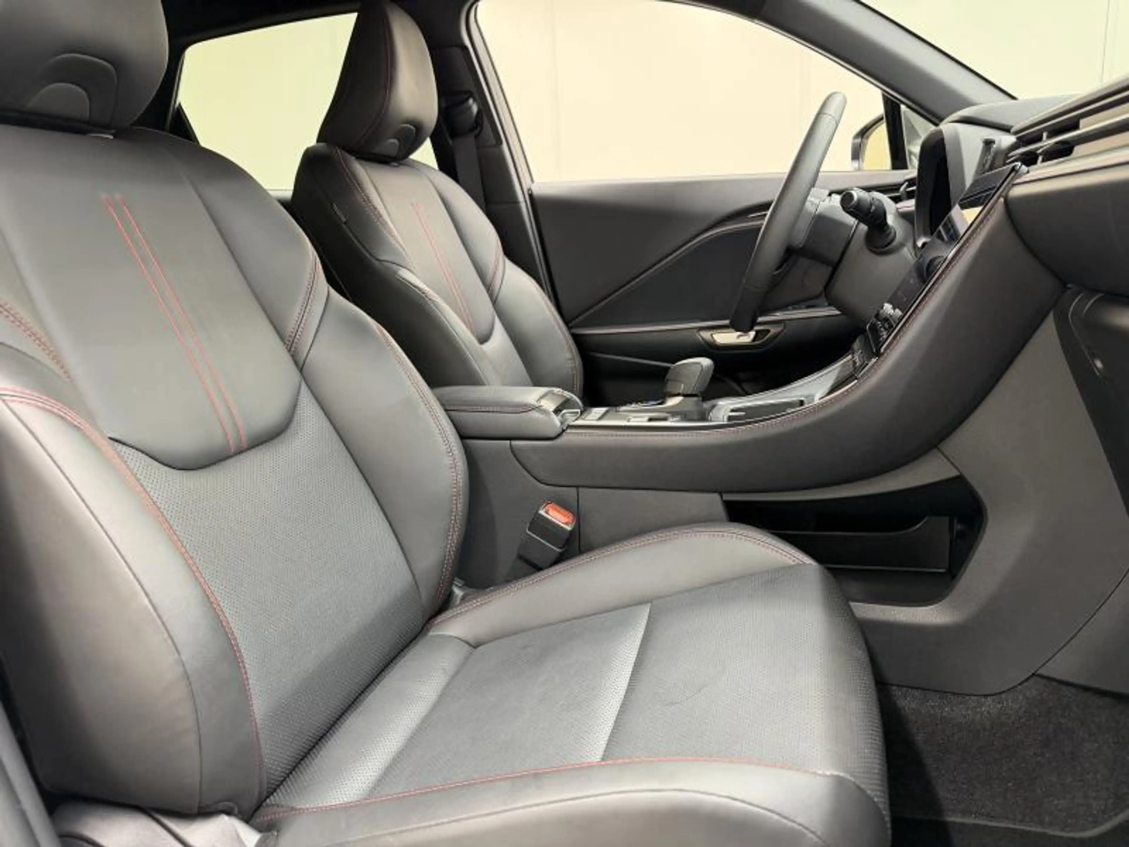 Lexus LBX Emotion — photo 9
