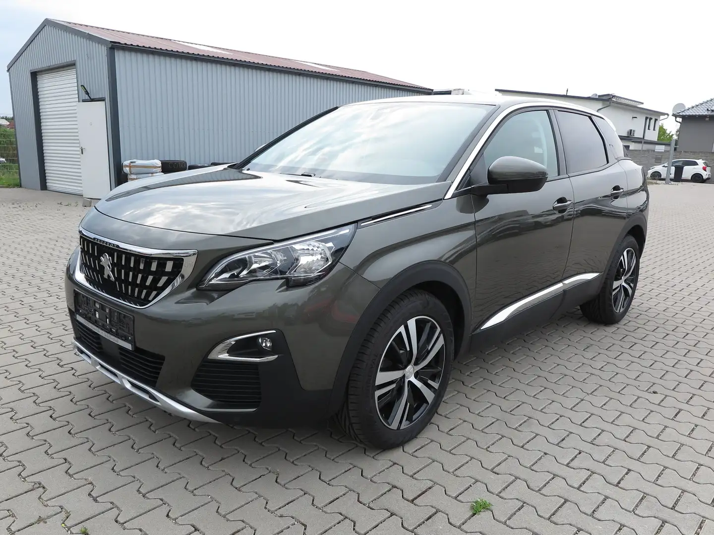 Peugeot 3008 Allure Automatik AHnhängerkupplung Grün - 1
