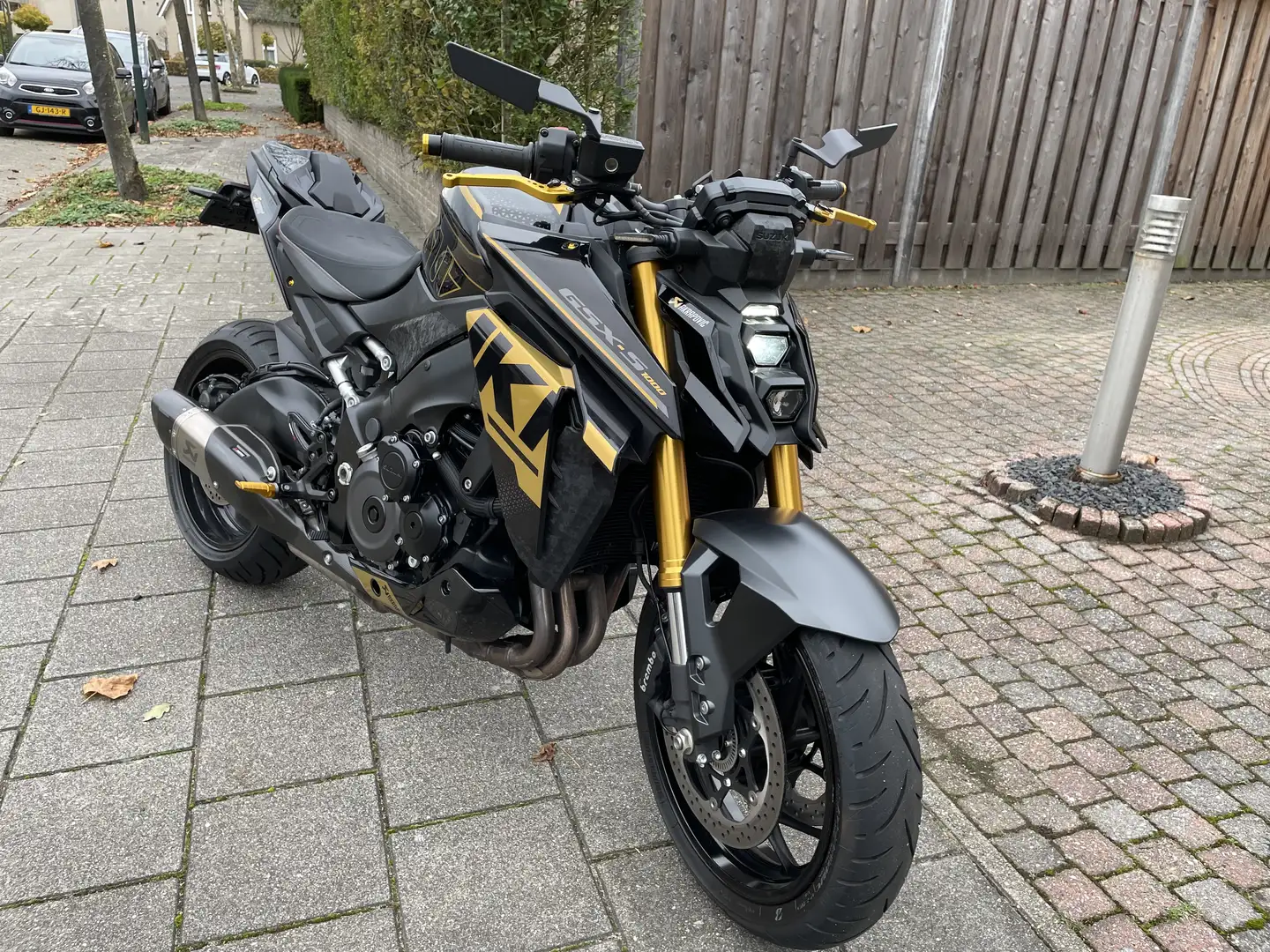 Suzuki GSX-S 1000 AKRAPOVIC - 1