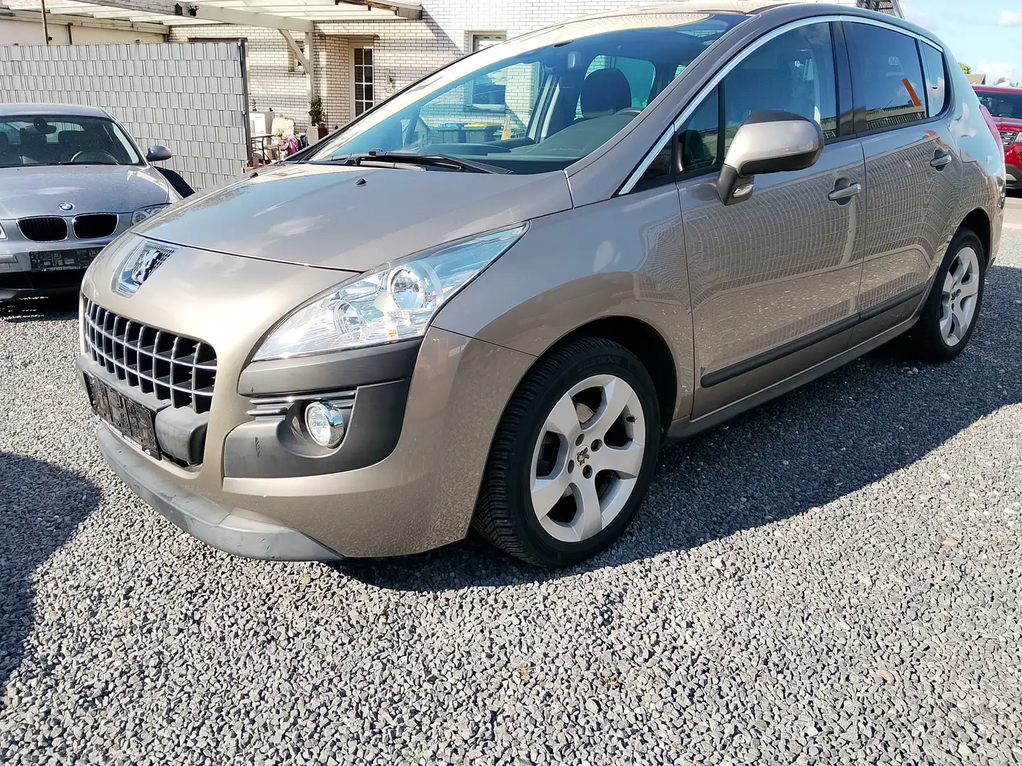 Peugeot 3008 1.6 Premium/ Euro 5 /Pano / 8Fach Bereift Beige - 1