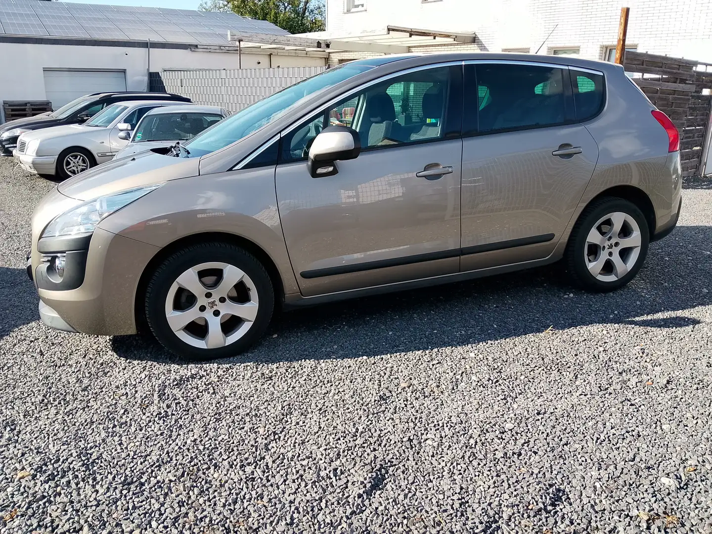 Peugeot 3008 1.6 Premium/ Euro 5 /Pano / 8Fach Bereift Beige - 2