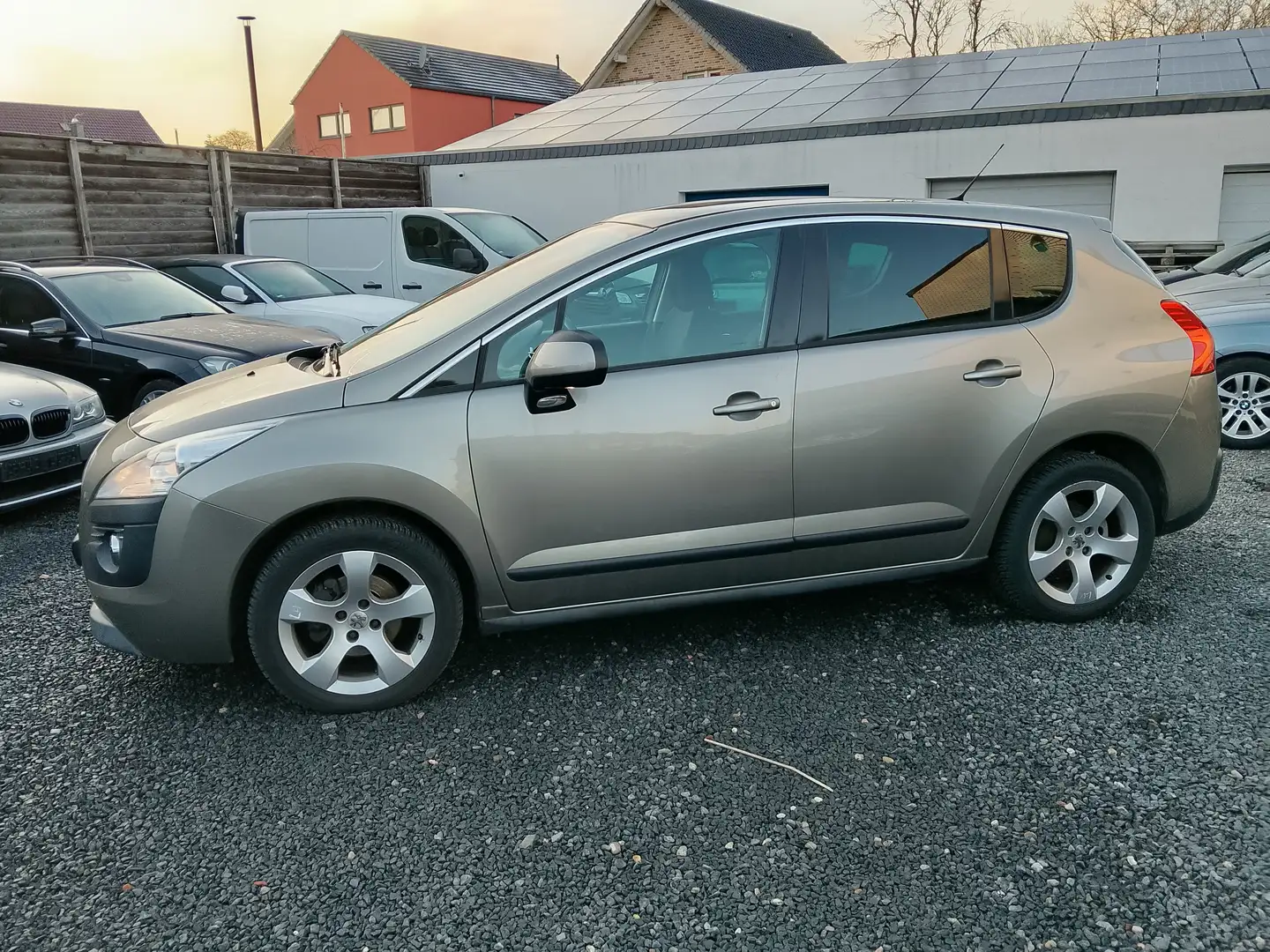 Peugeot 3008 1.6 Premium/ Euro 5 /Pano / 8Fach Bereift Beige - 2