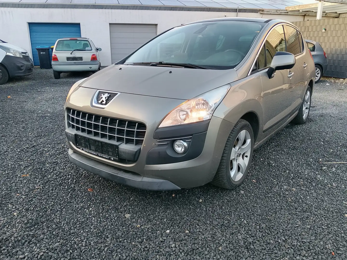 Peugeot 3008 1.6 Premium/ Euro 5 /Pano / 8Fach Bereift Beige - 1