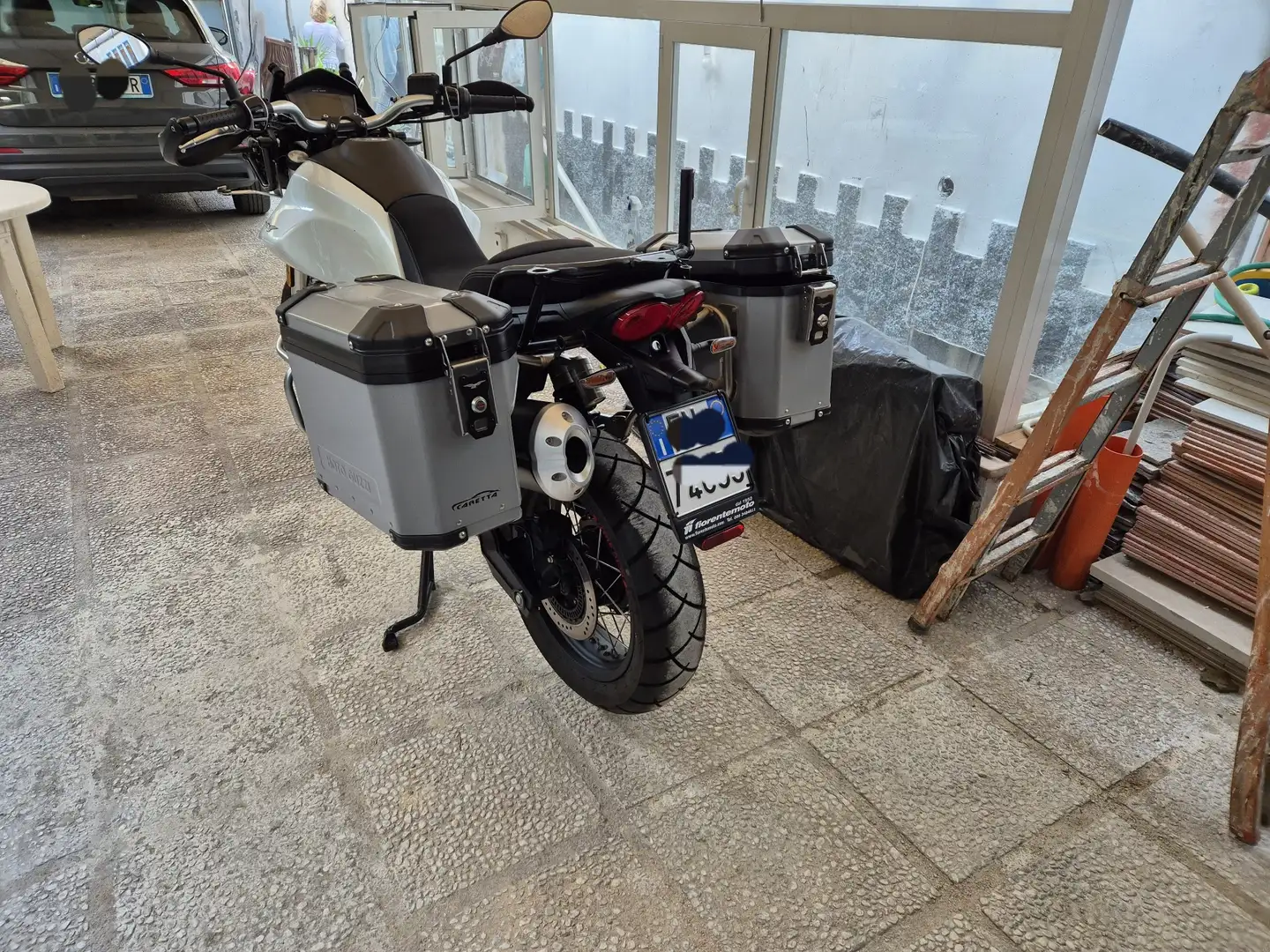 Moto Guzzi V 85 TT Blanc - 2
