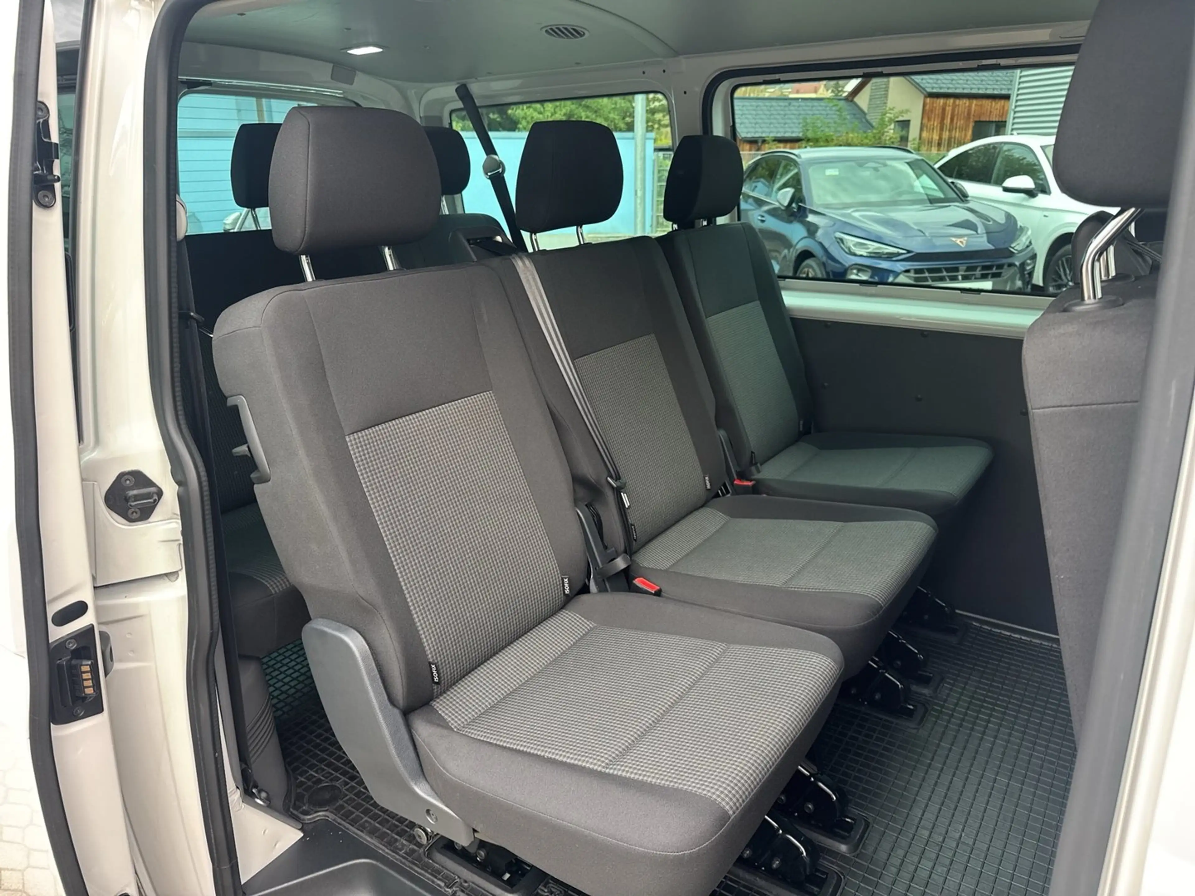Volkswagen T6.1 Transporter Kombi TDI — photo 11