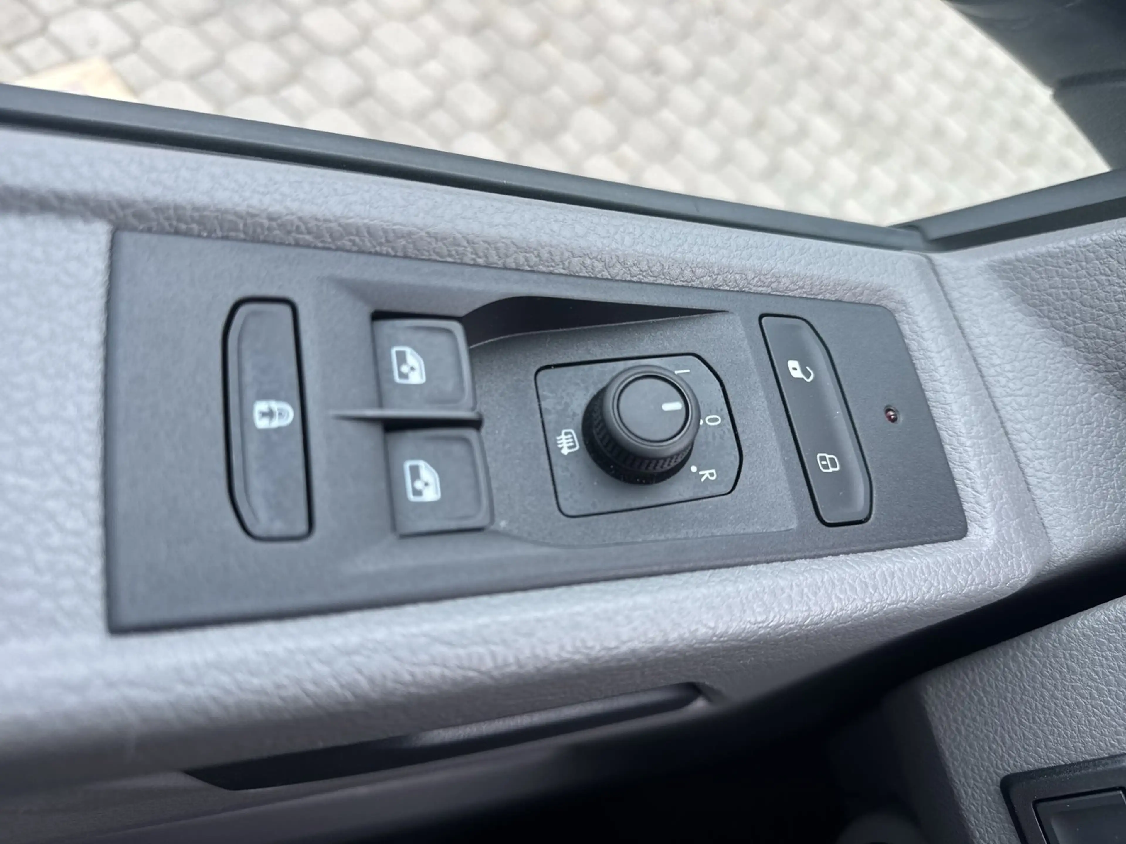 Volkswagen T6.1 Transporter Kombi TDI — photo 7