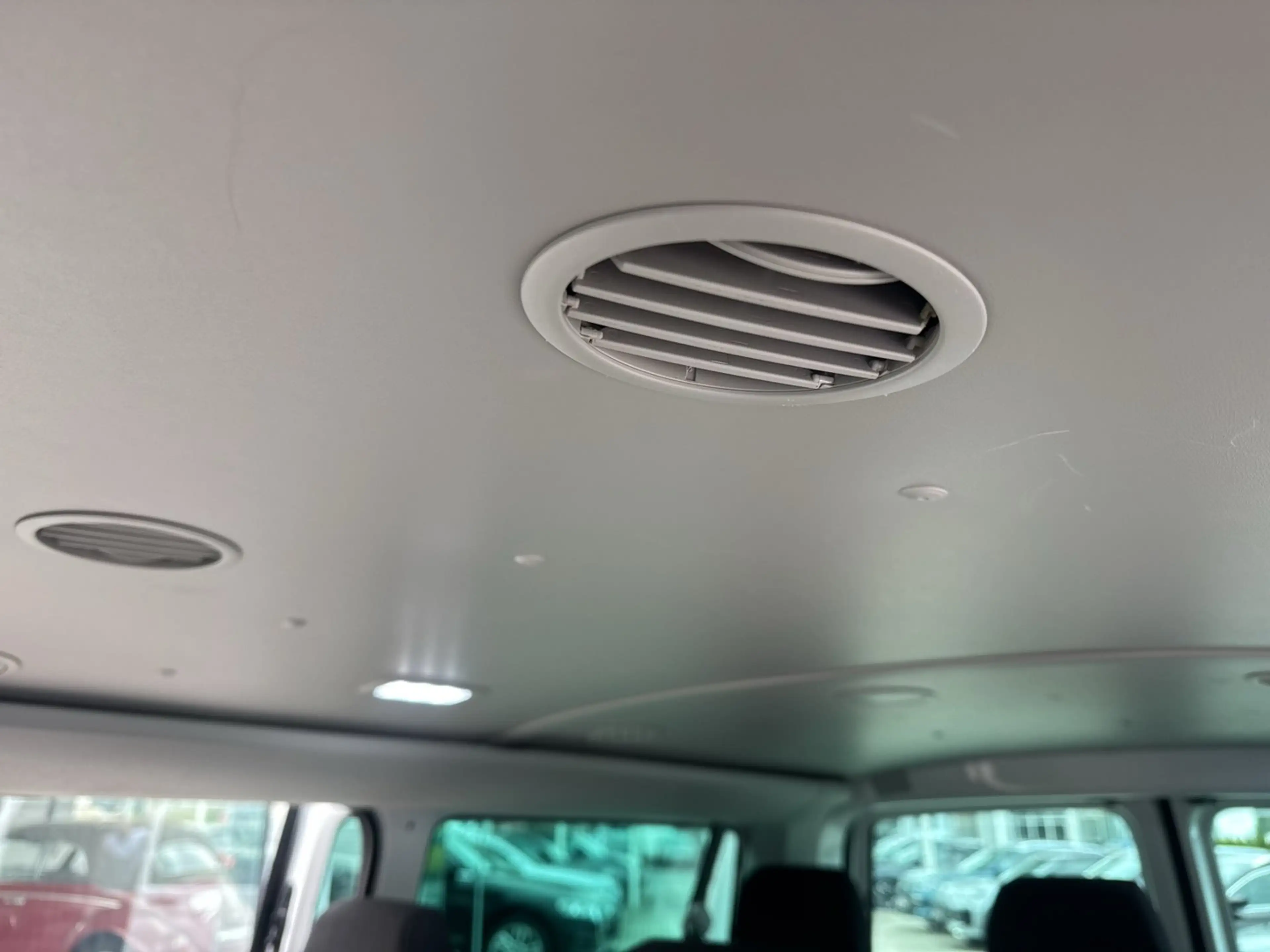 Volkswagen T6.1 Transporter Kombi TDI — photo 13